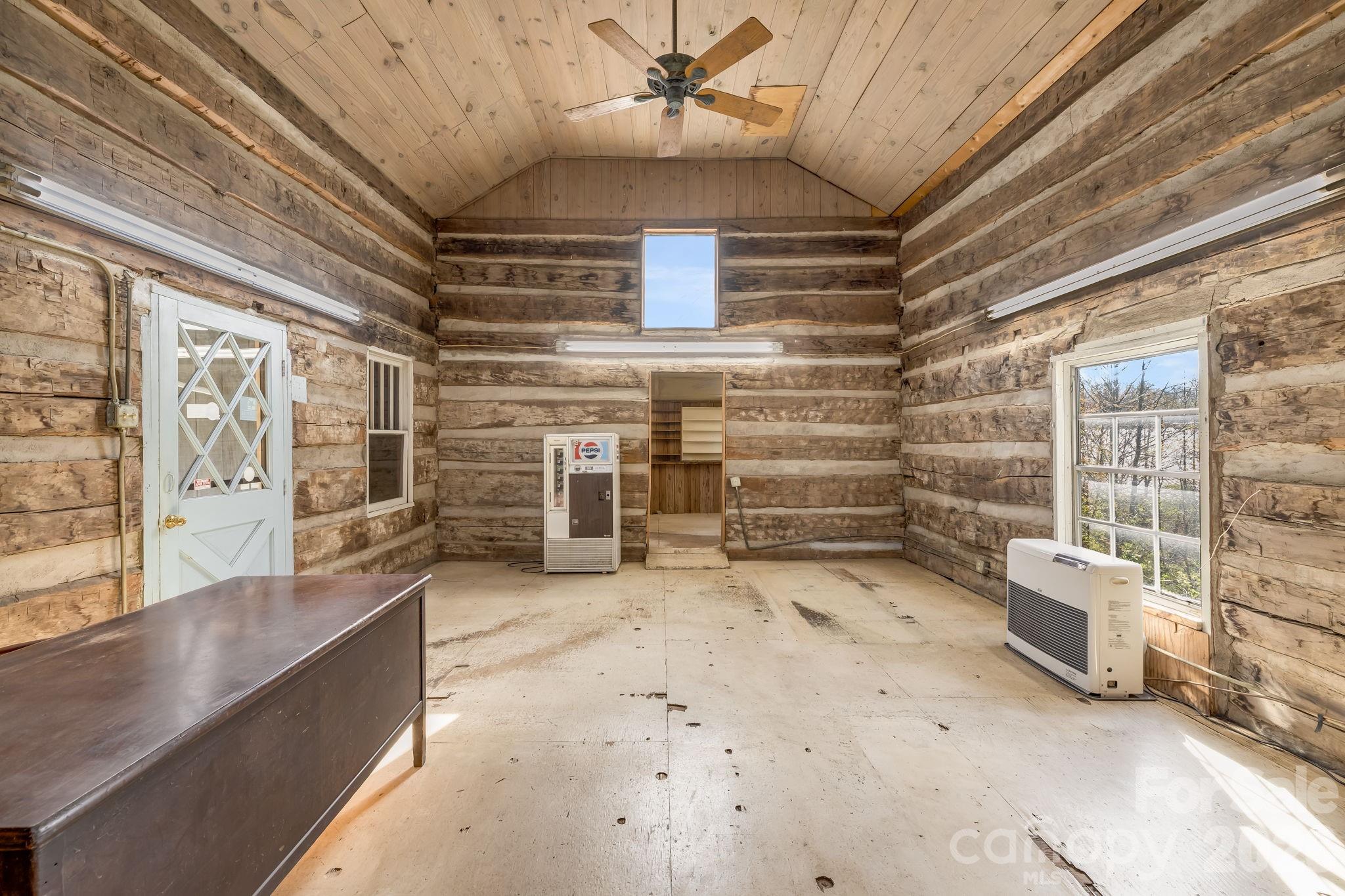 2172 Smokey Park Highway Property Photo 8
