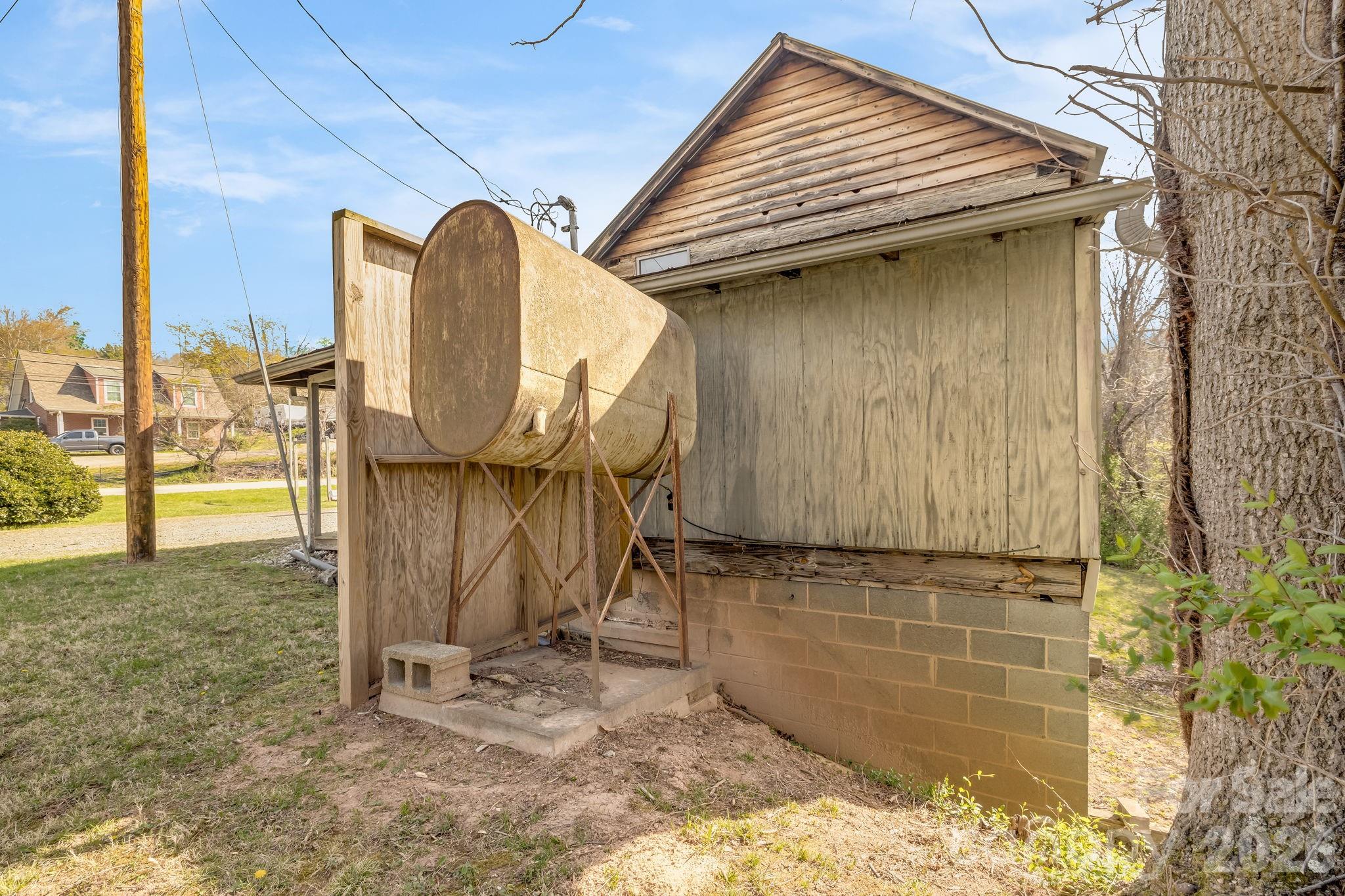 2172 Smokey Park Highway Property Photo 10