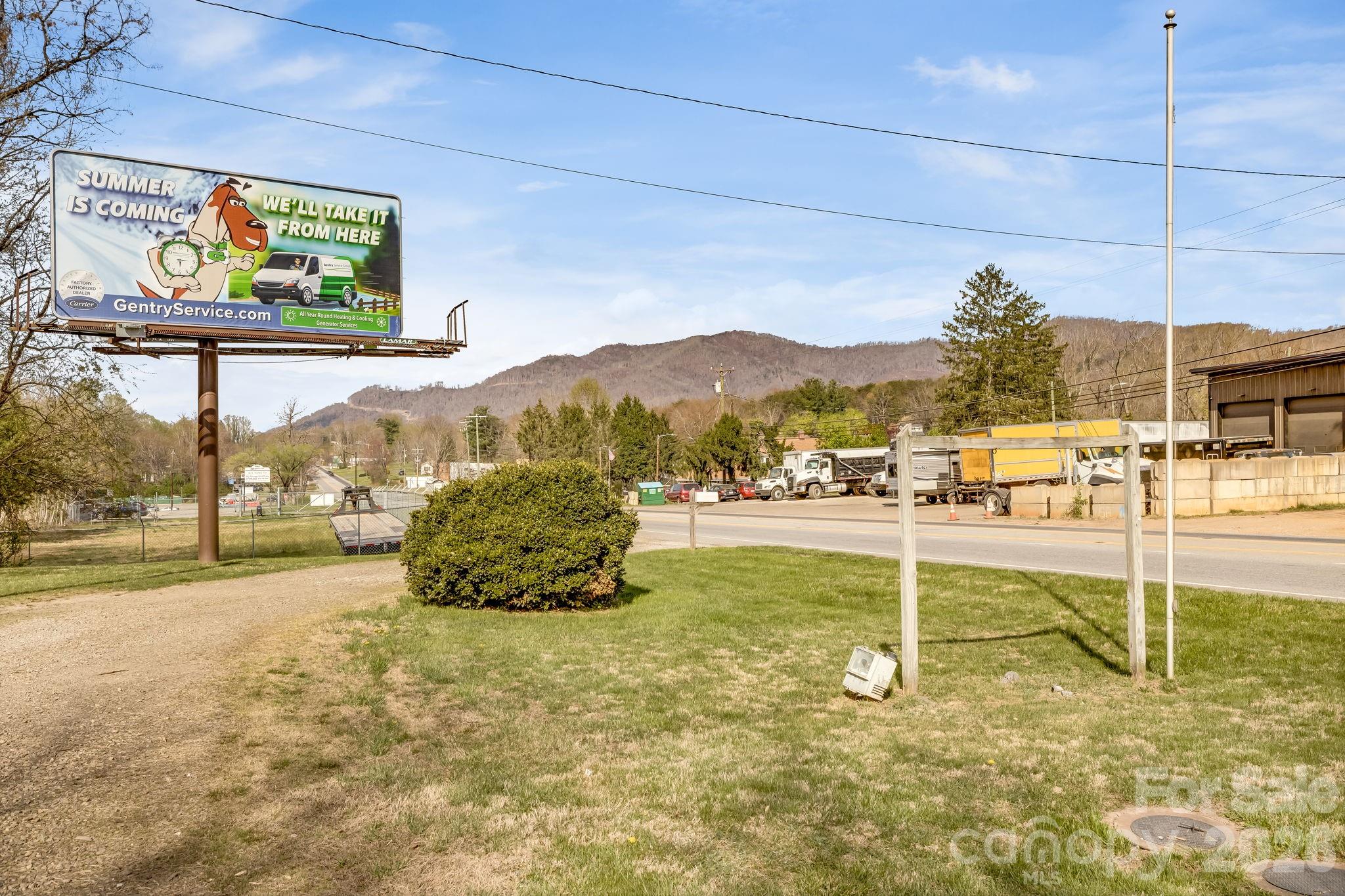 2172 Smokey Park Highway Property Photo 11
