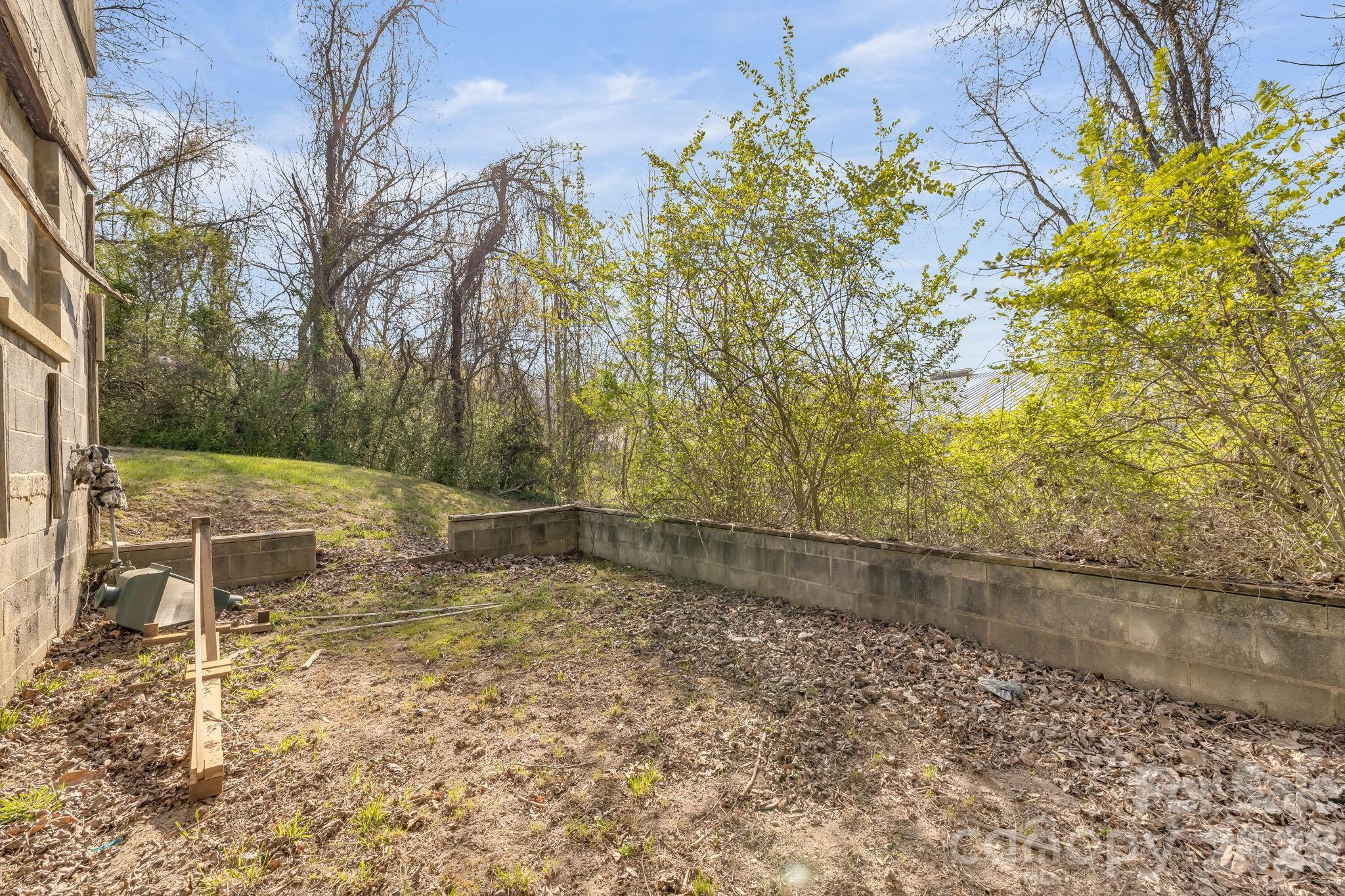 2172 Smokey Park Highway Property Photo 12