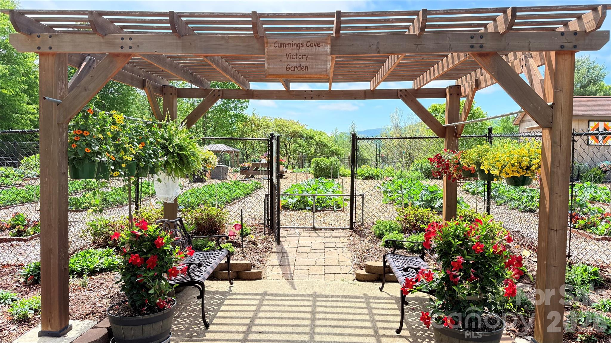 3509 Mountain Top Way Property Photo 32