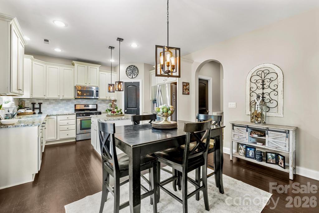 1007 Hamil Ridge Drive Property Photo 3