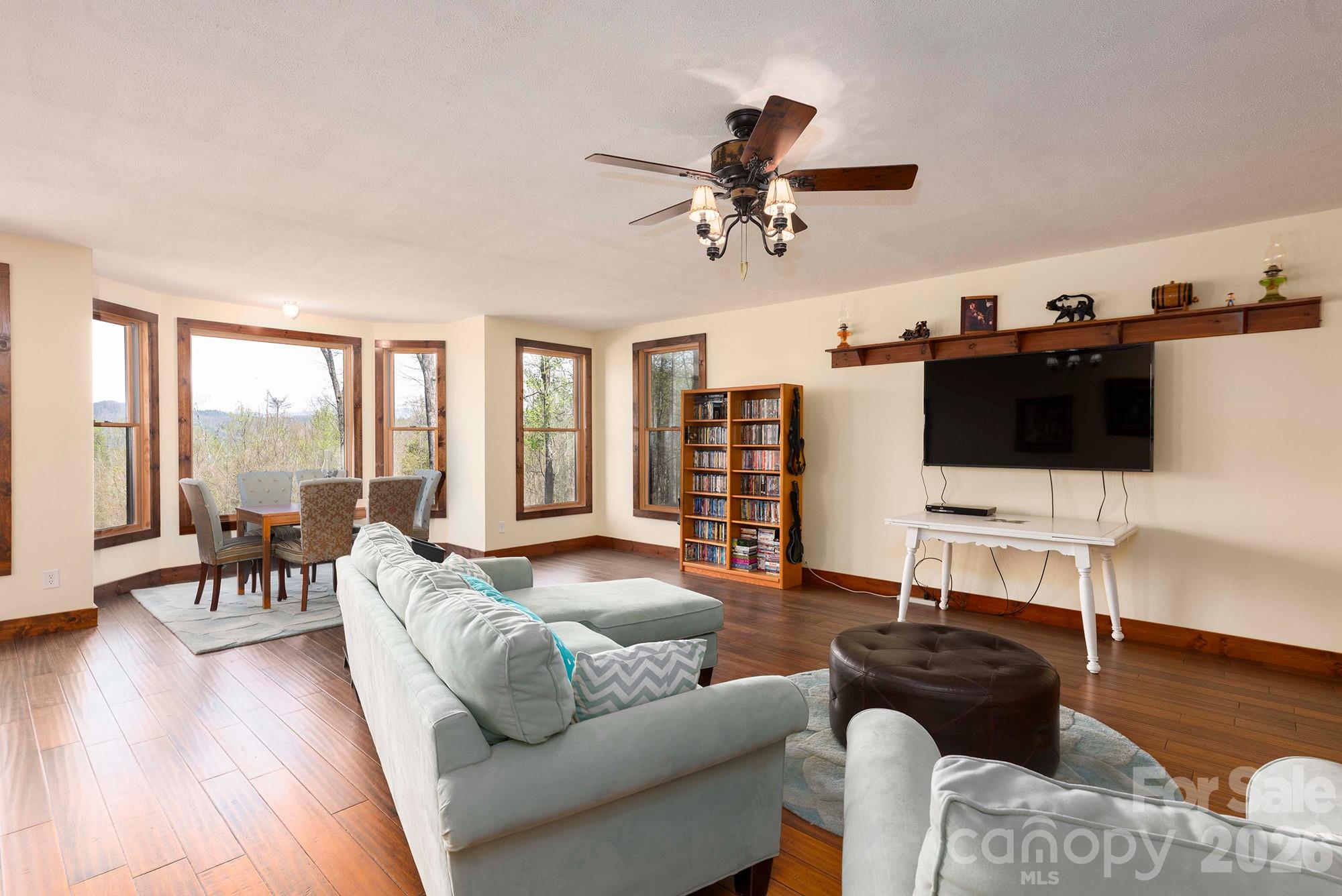 716 Peppervine Circle Property Photo 16