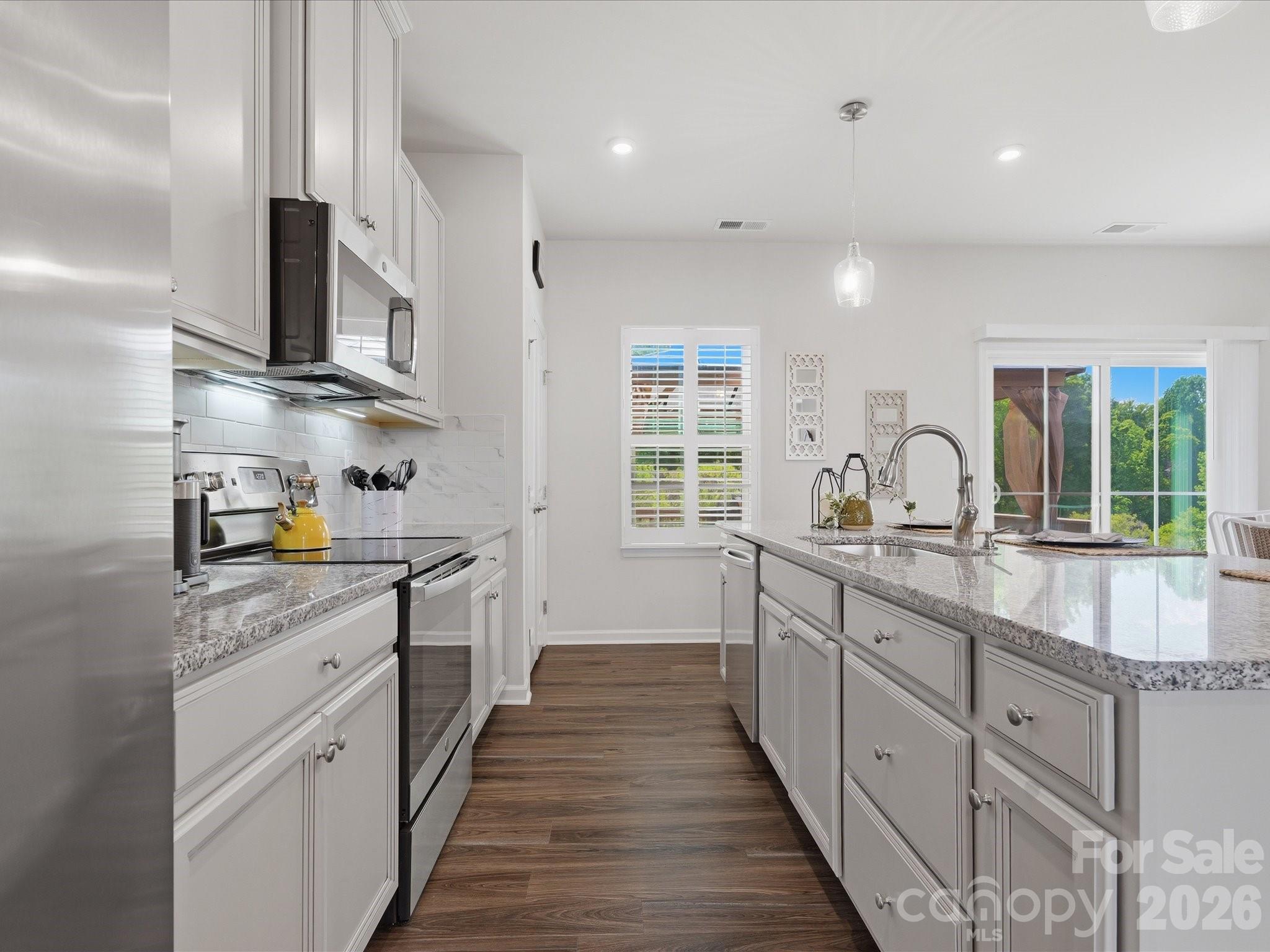 2527 Grantham Place Drive Property Photo 14