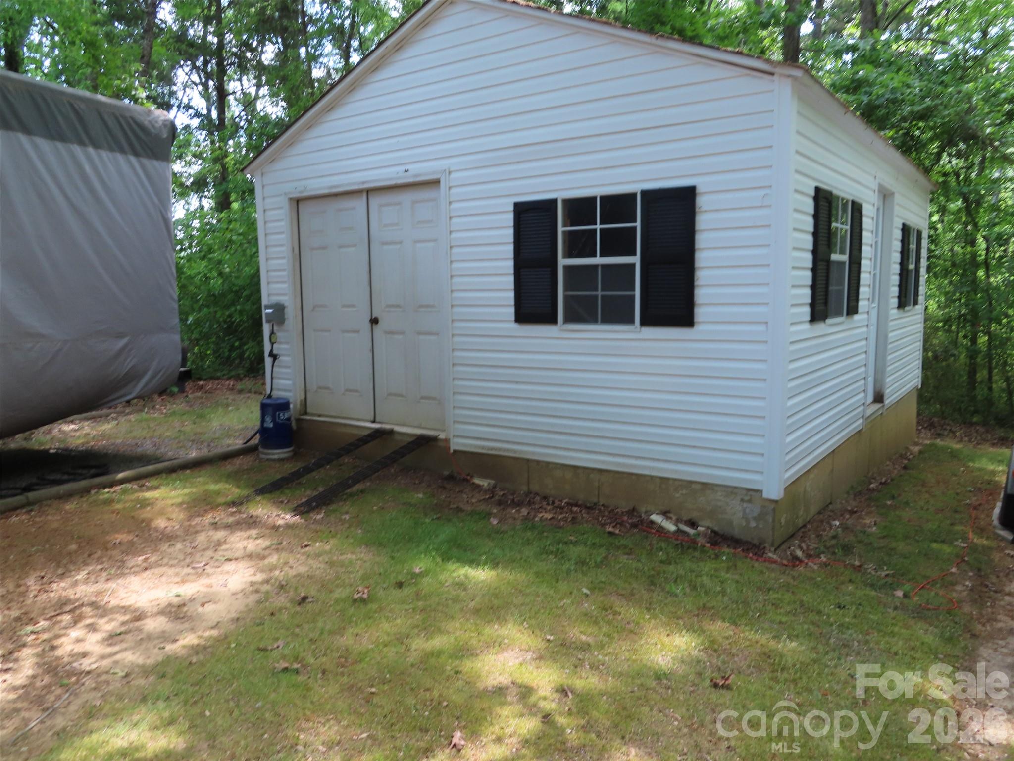 300 Tradewinds Lane Property Photo 4