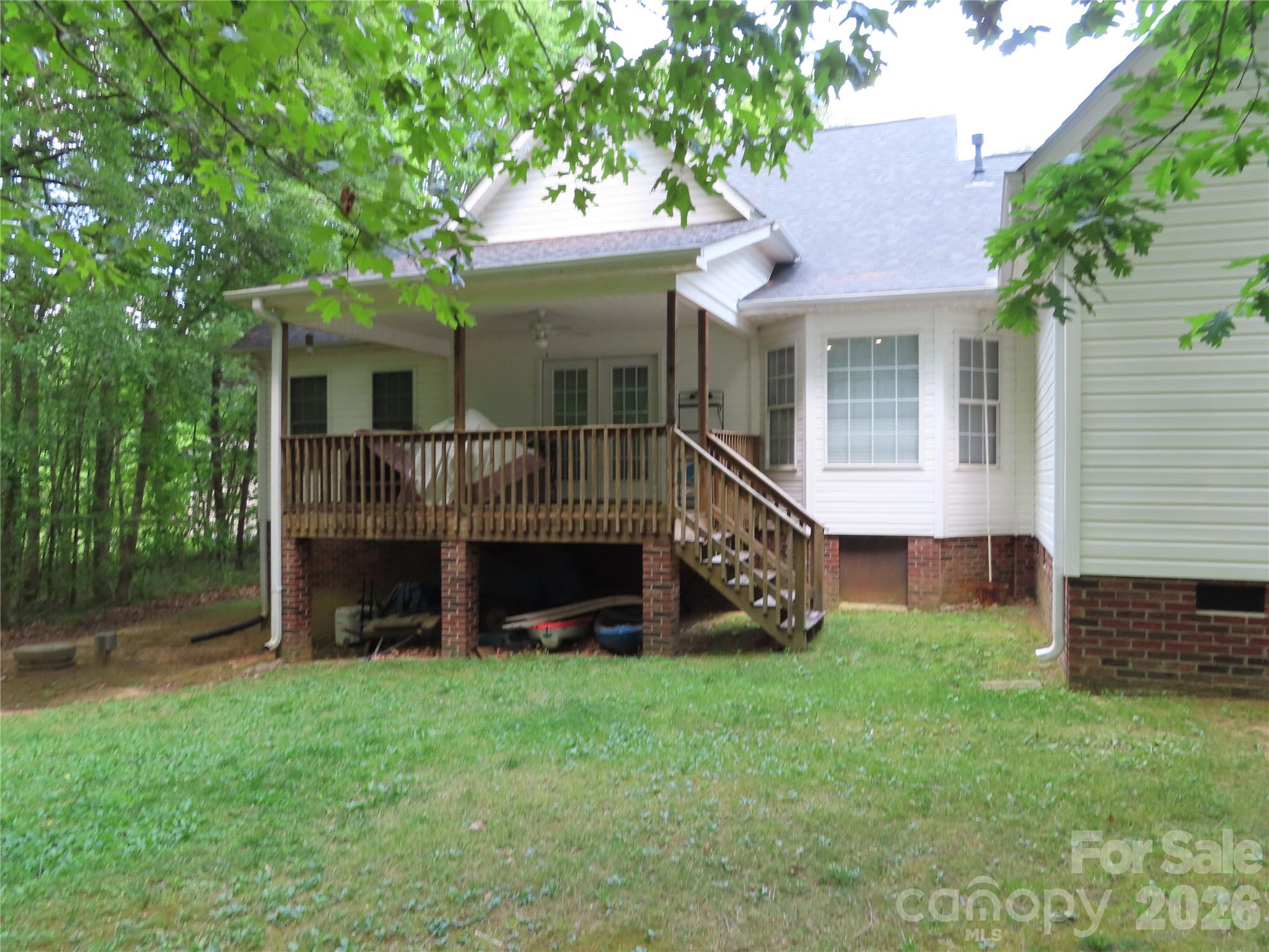 300 Tradewinds Lane Property Photo 5