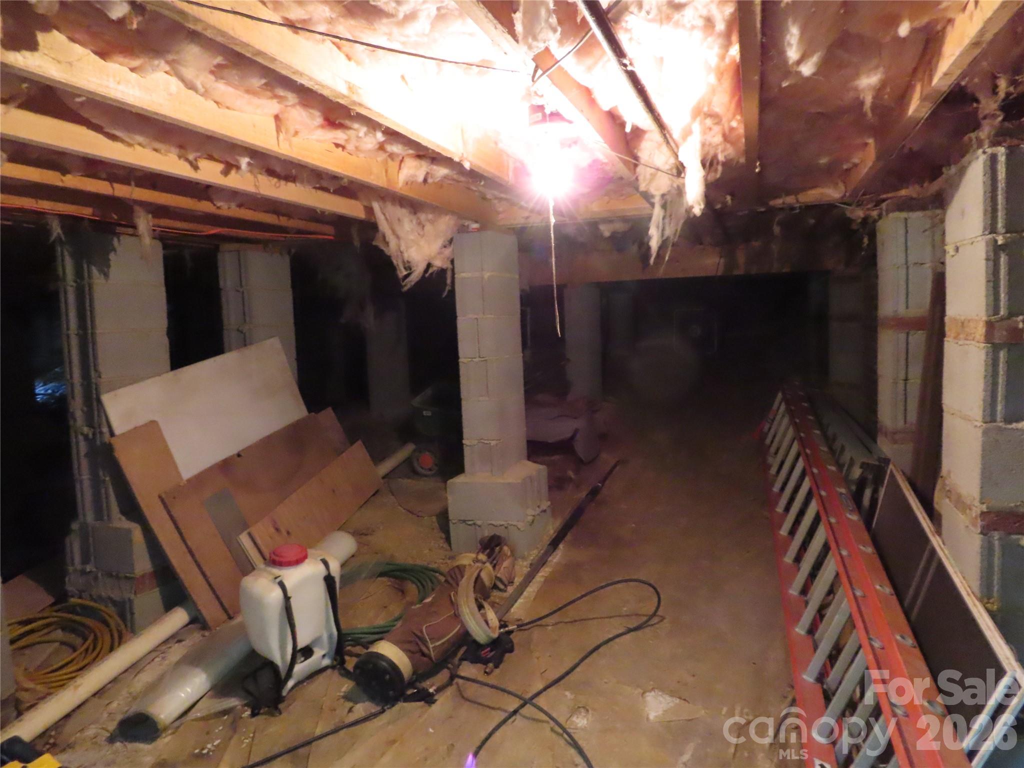 300 Tradewinds Lane Property Photo 7
