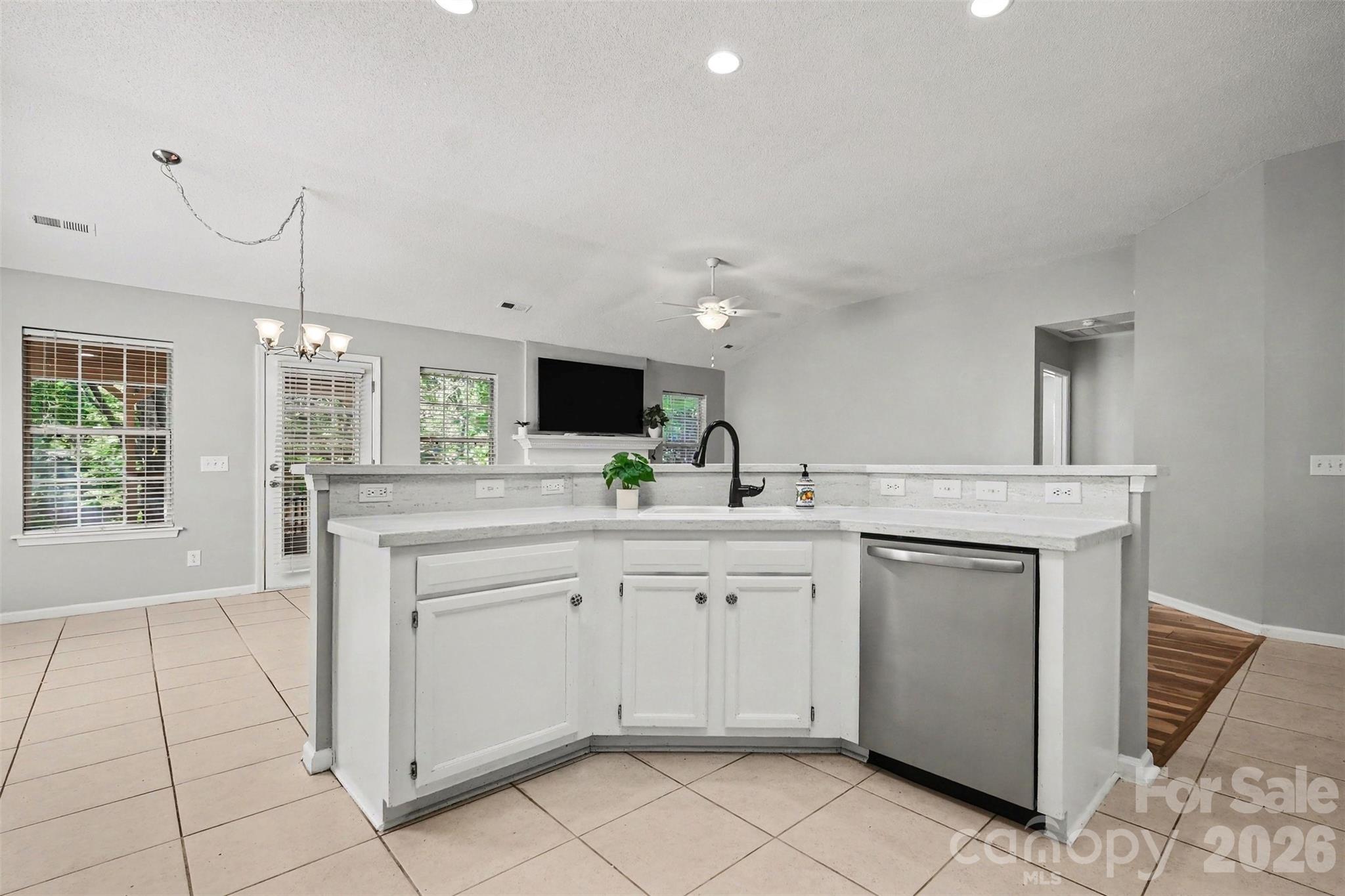 526 Carlisle Drive Property Photo 6