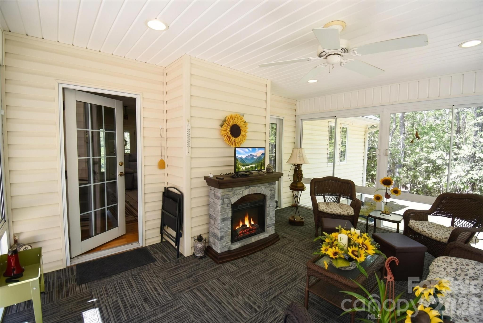 548 Thunder Road Property Photo 8