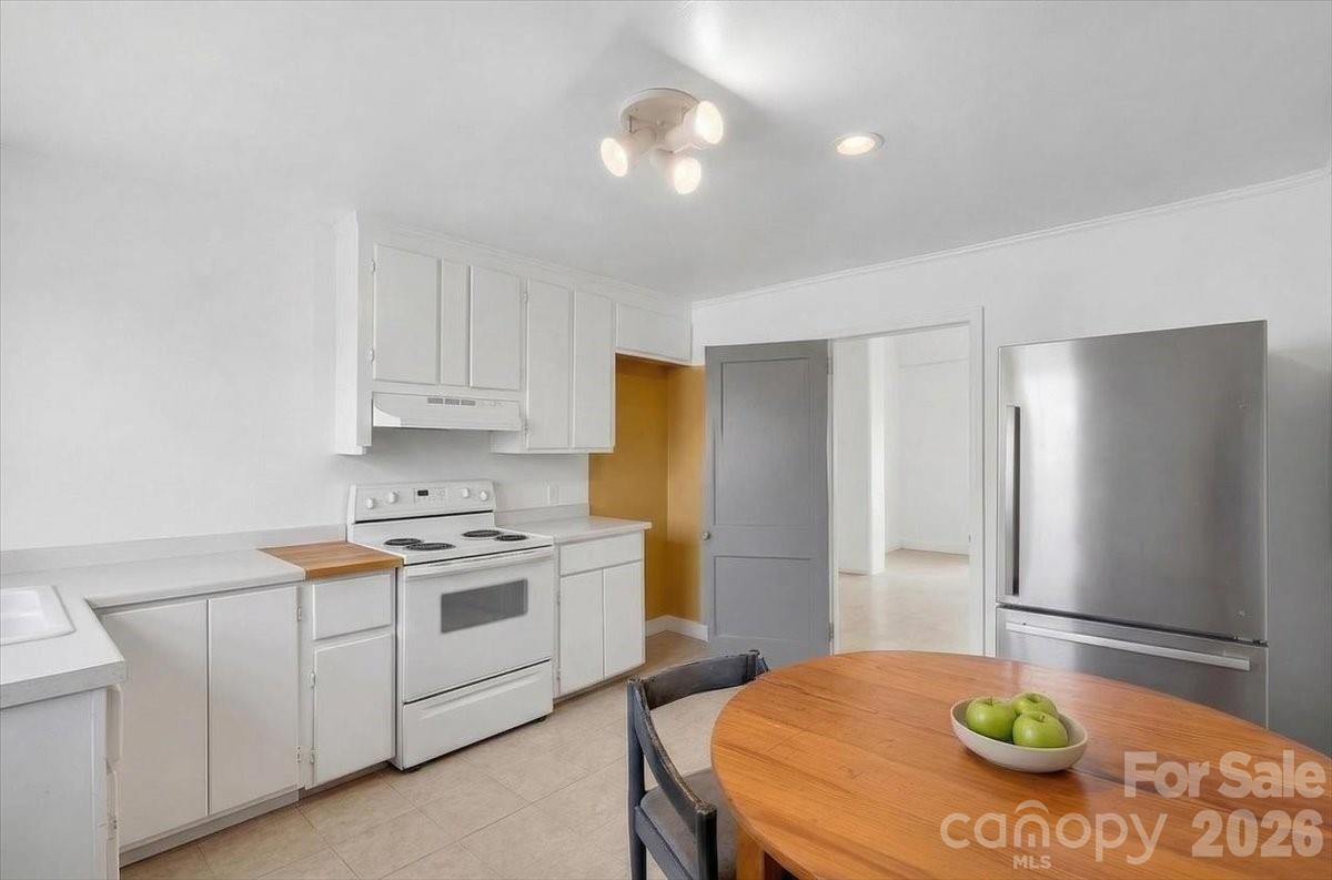 209 Edgewood Drive Property Photo 12