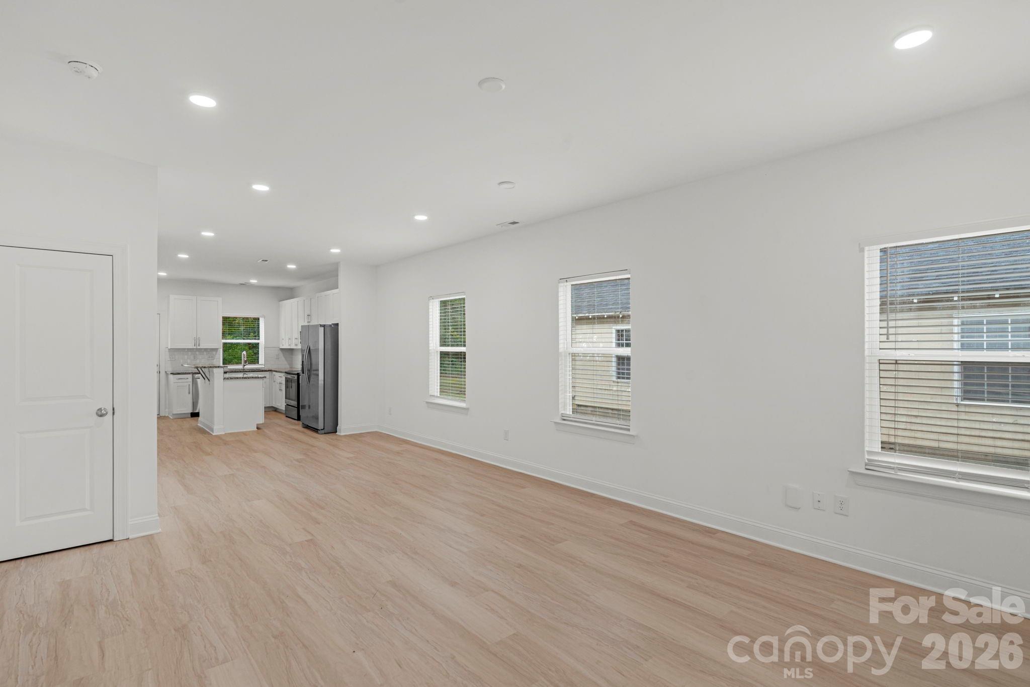 211 Baker Street Property Photo 1
