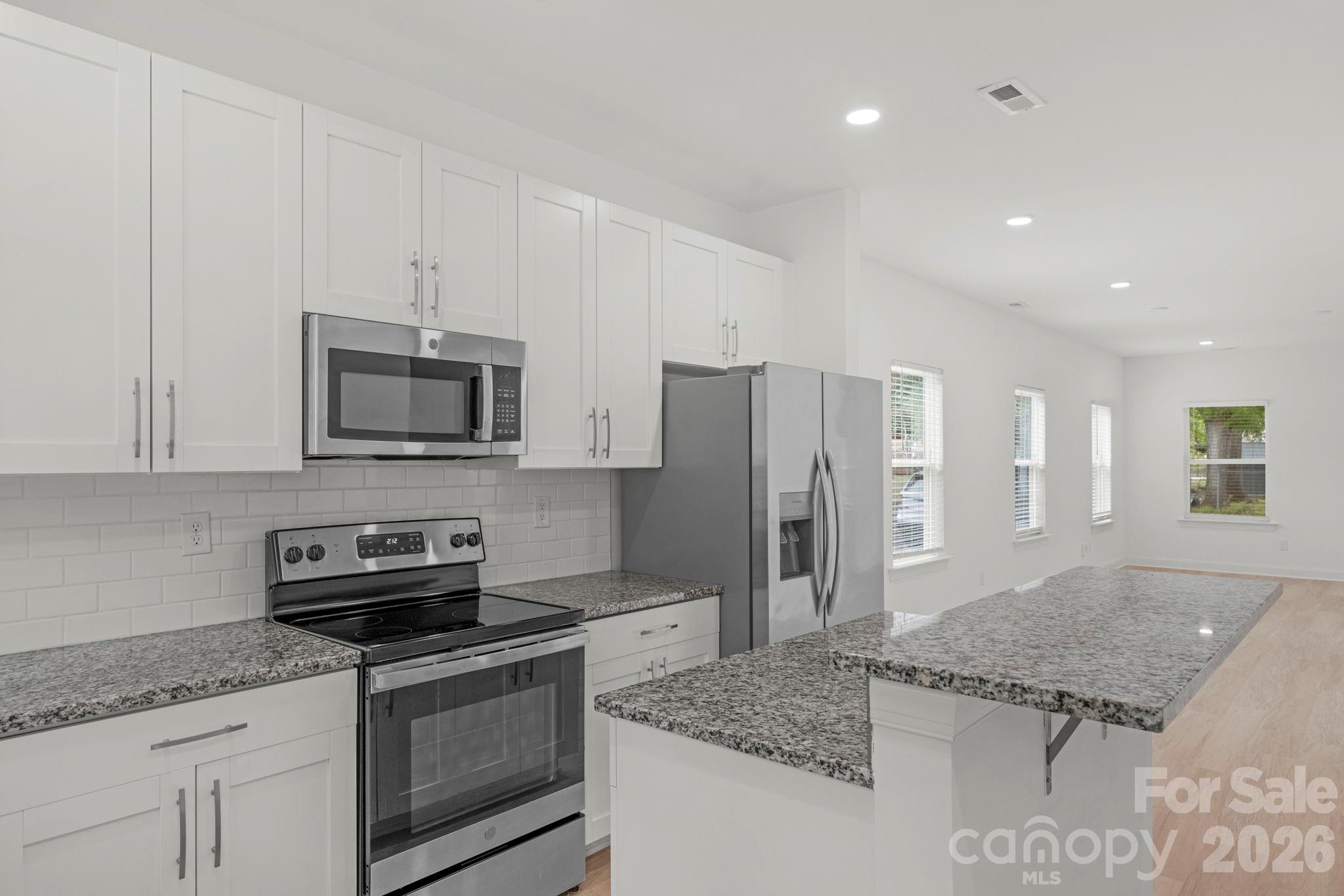 211 Baker Street Property Photo 1