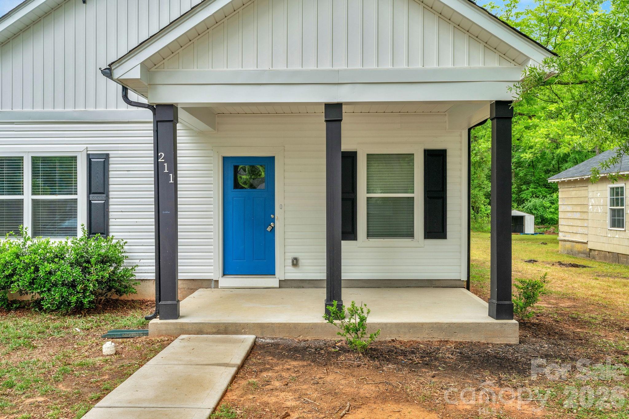 211 Baker Street Property Photo 3