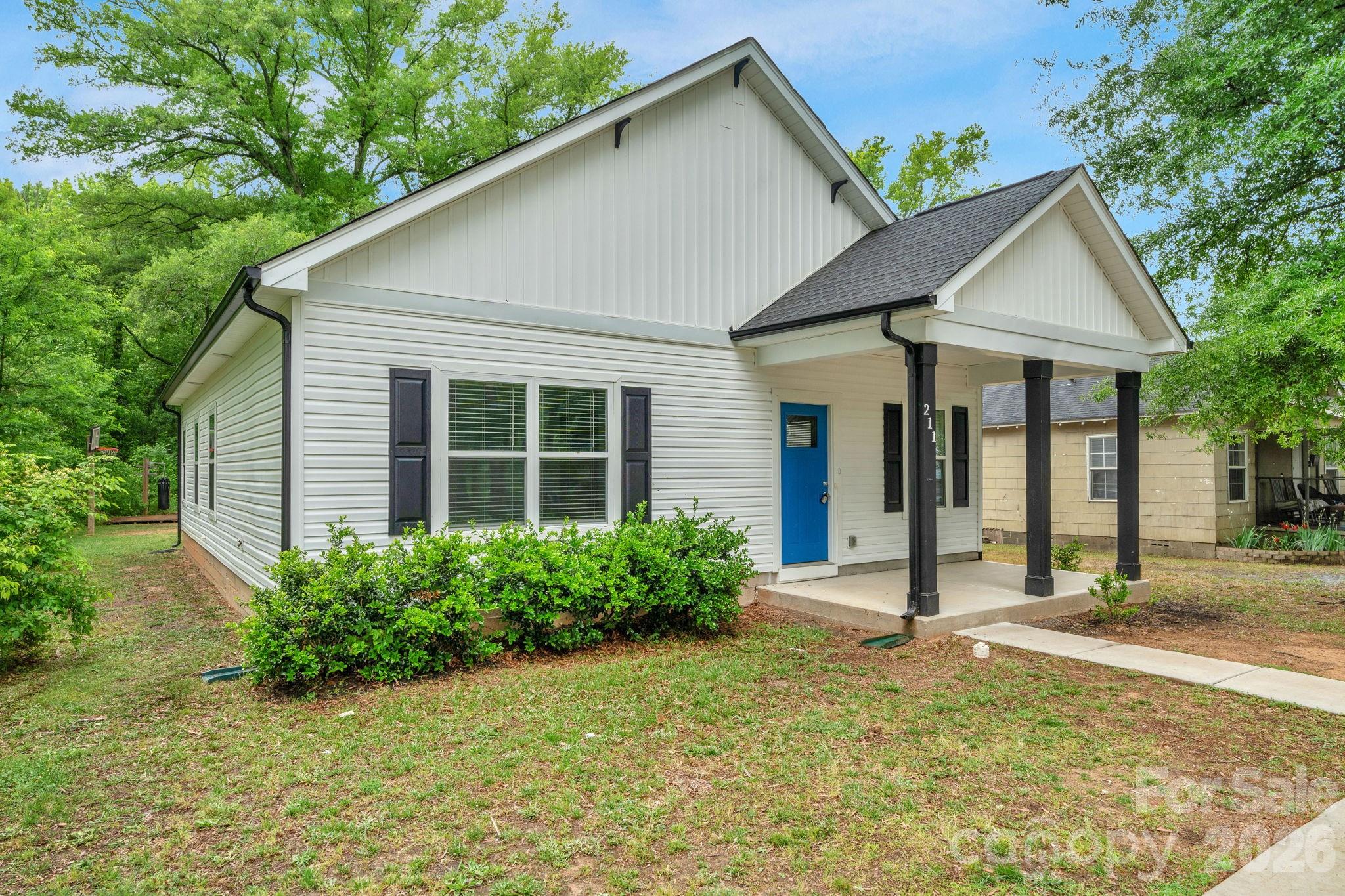 211 Baker Street Property Photo 4
