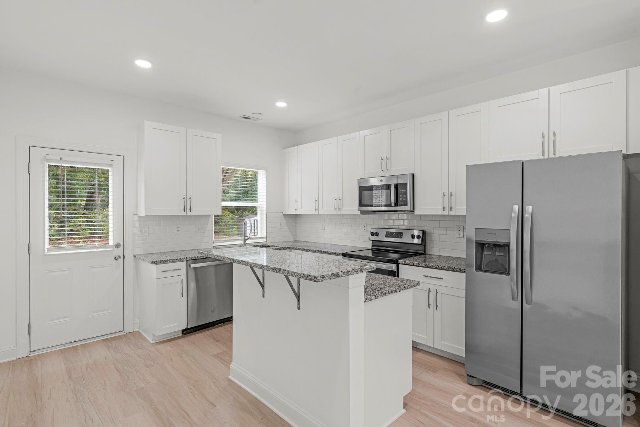 211 Baker Street Property Photo 7