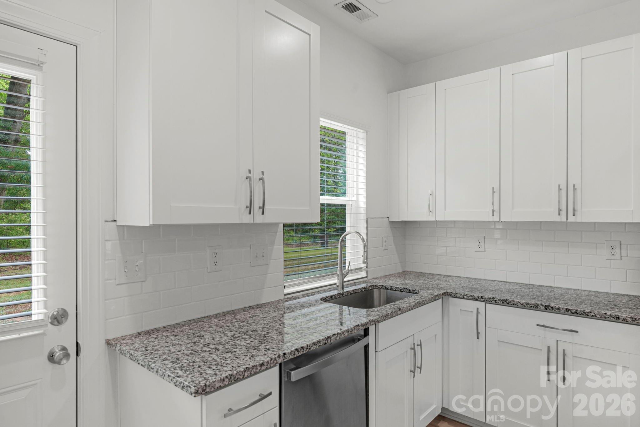 211 Baker Street Property Photo 8