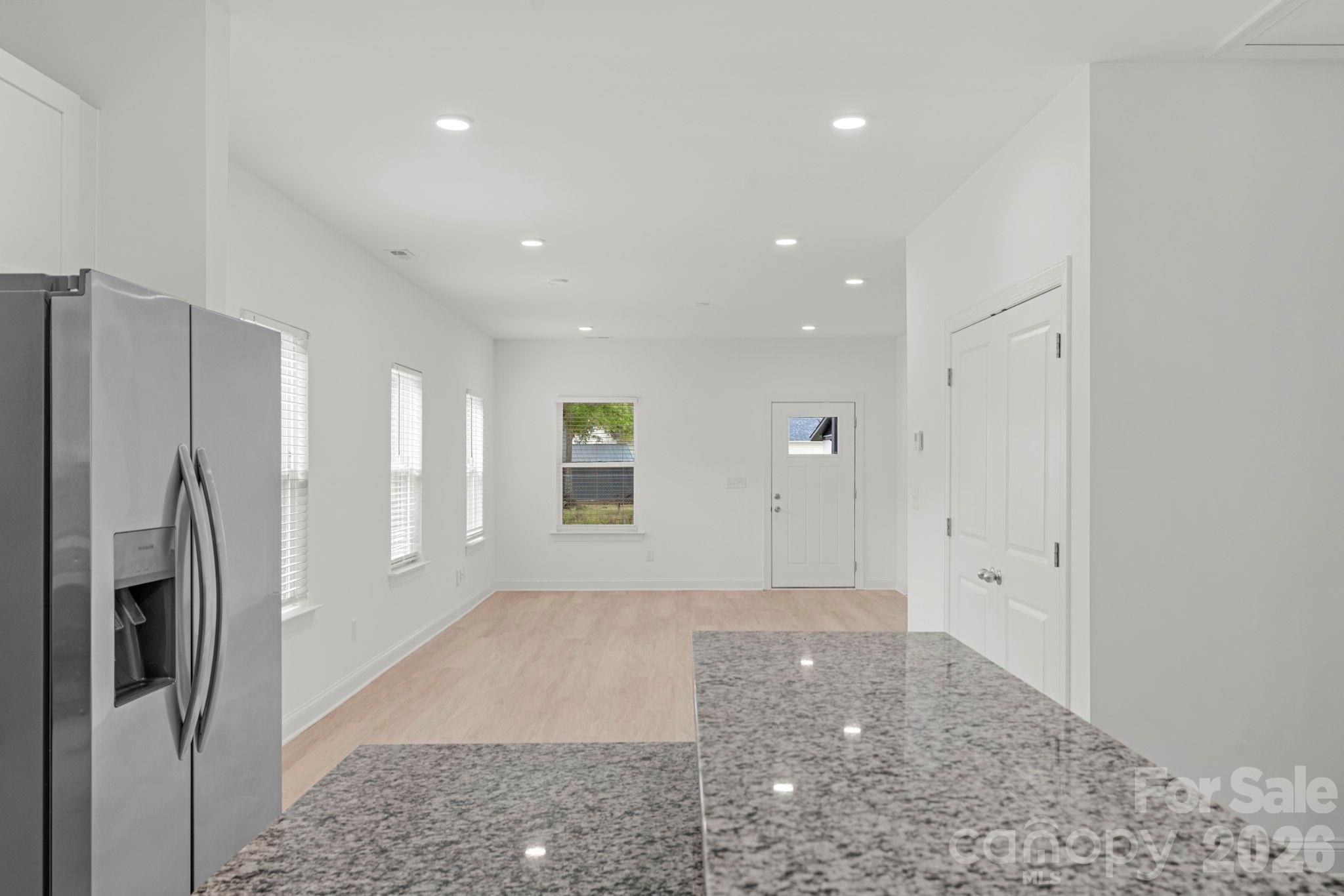 211 Baker Street Property Photo 9