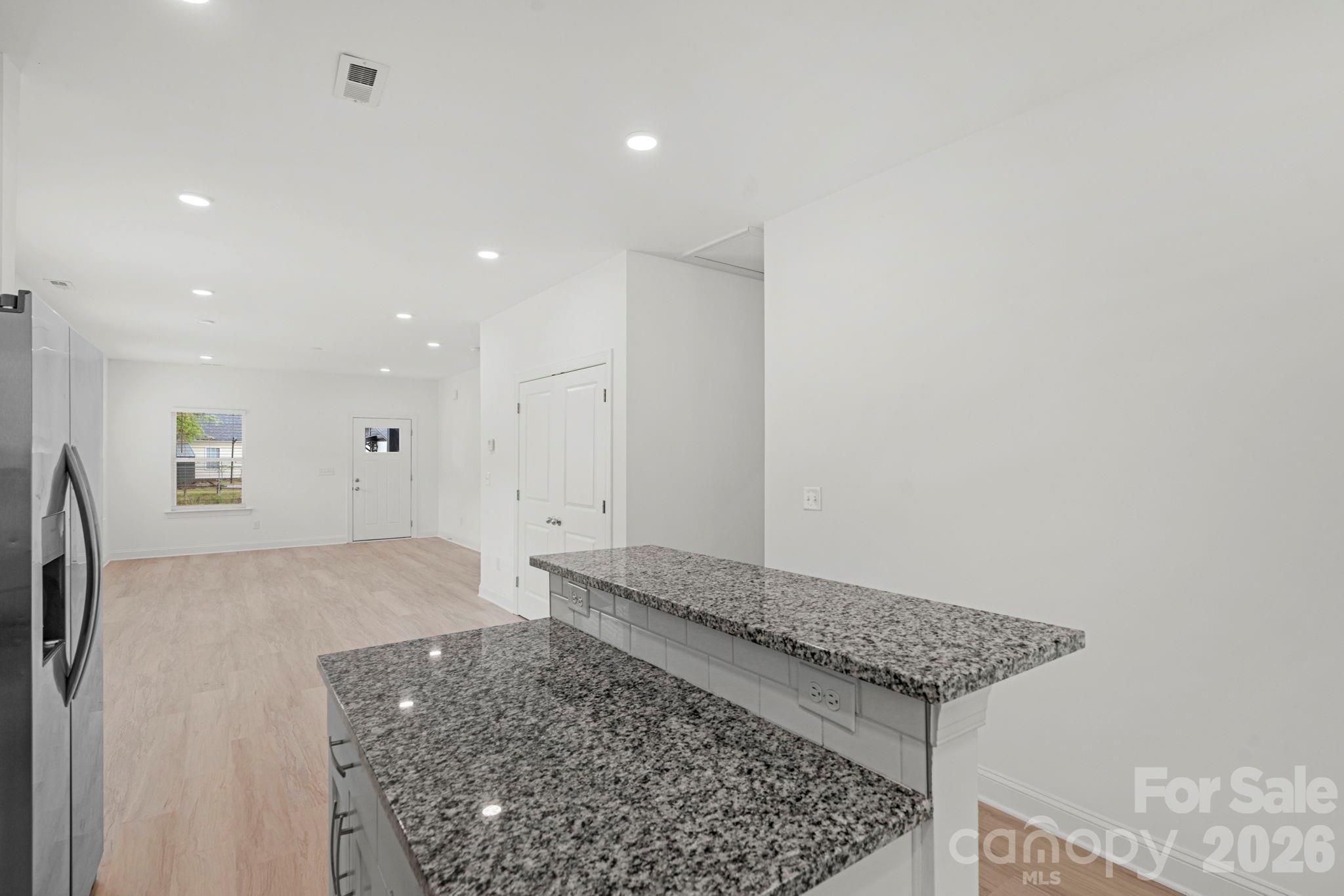 211 Baker Street Property Photo 10