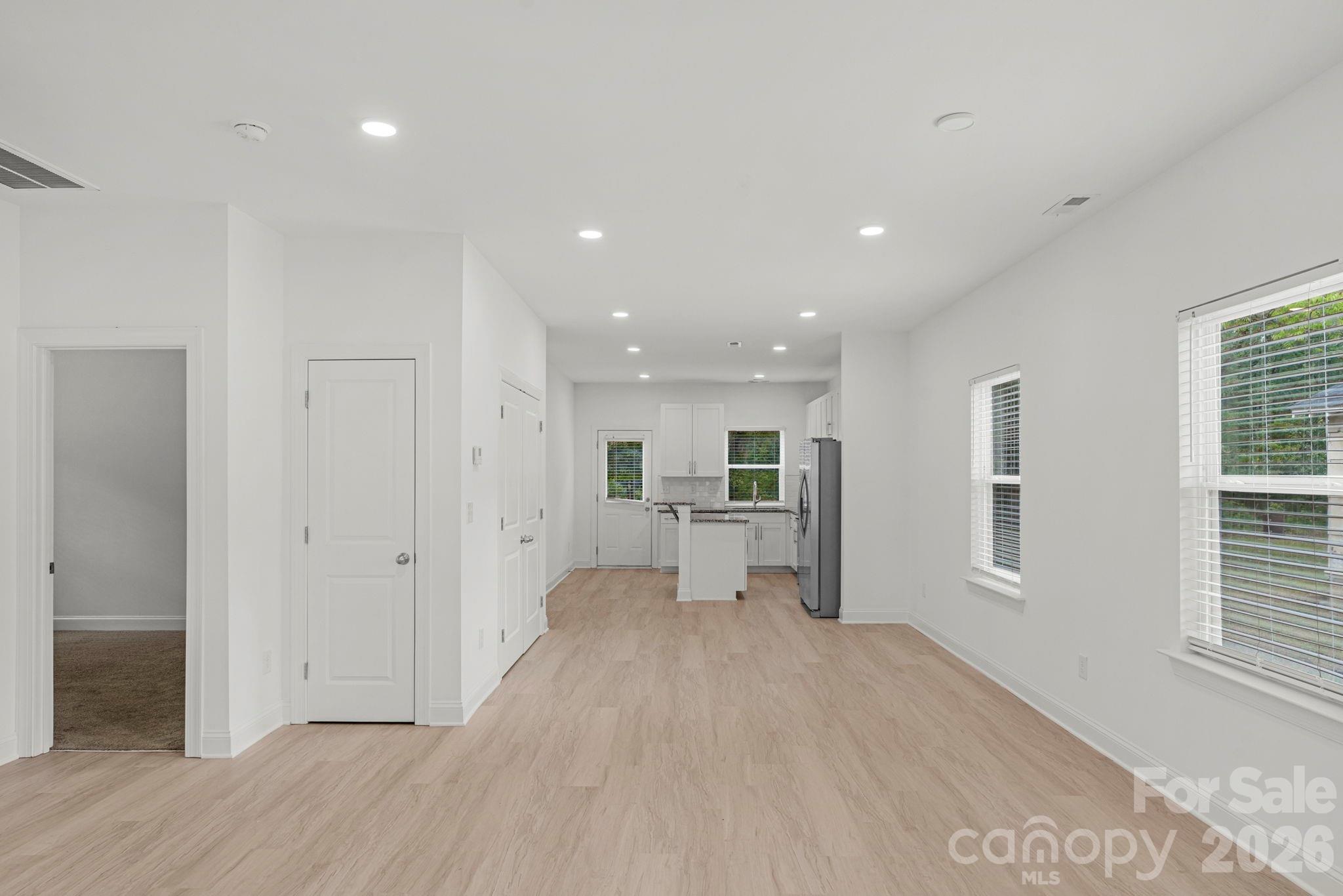 211 Baker Street Property Photo 12