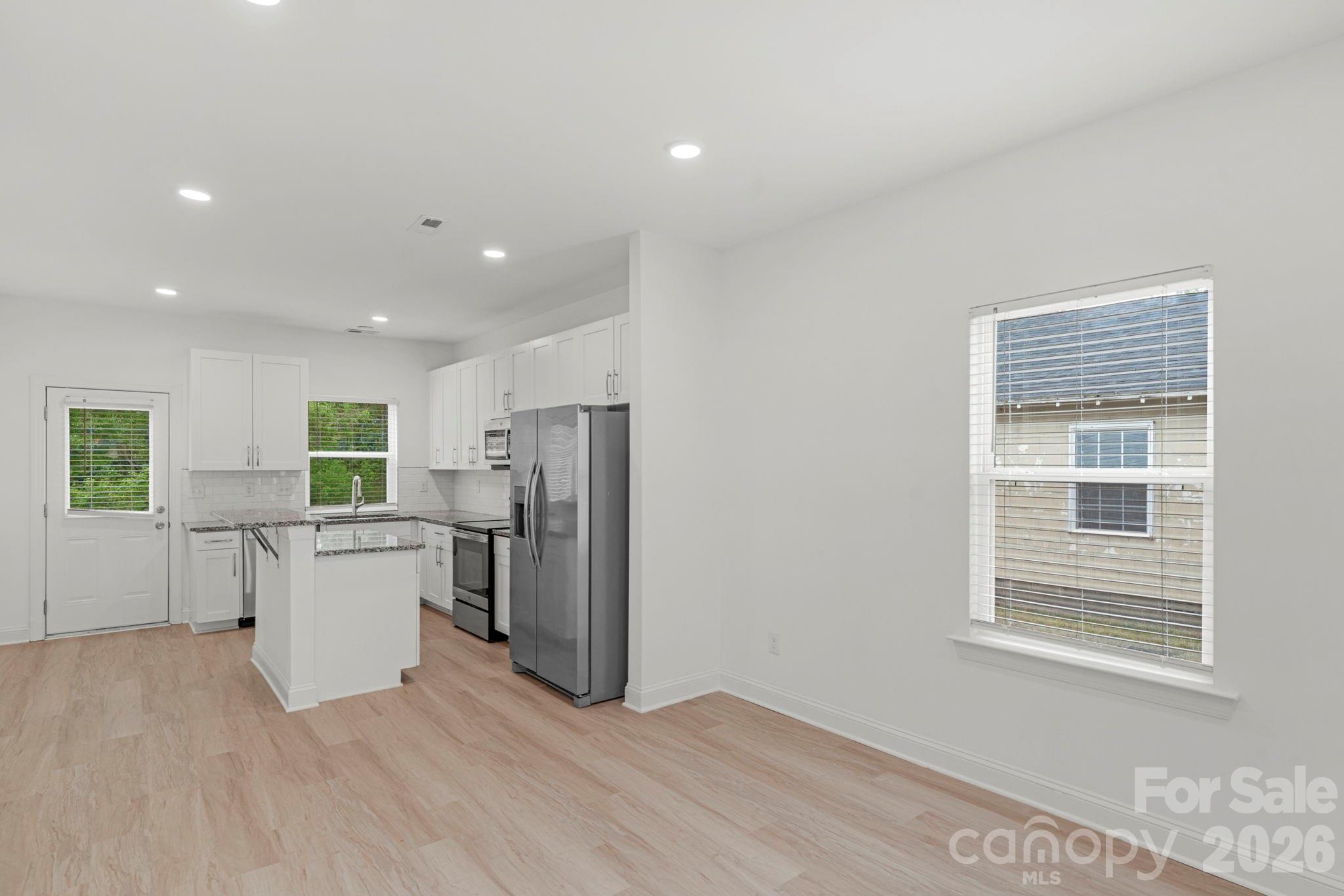 211 Baker Street Property Photo 15