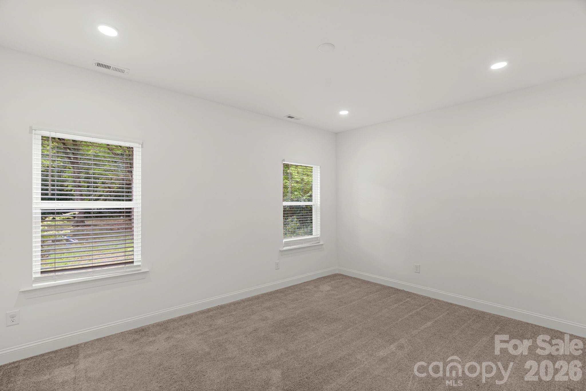 211 Baker Street Property Photo 16