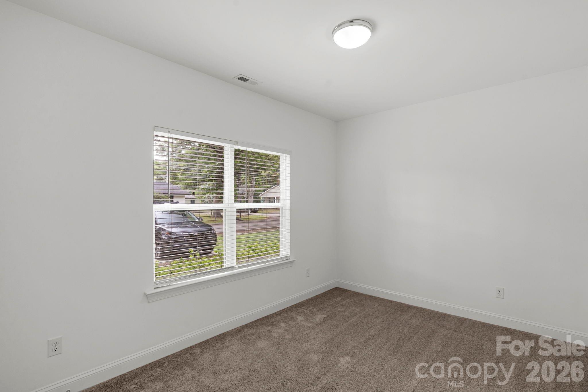 211 Baker Street Property Photo 21