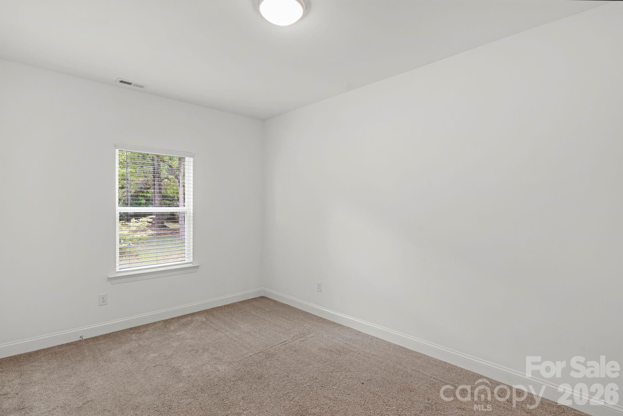 211 Baker Street Property Photo 22