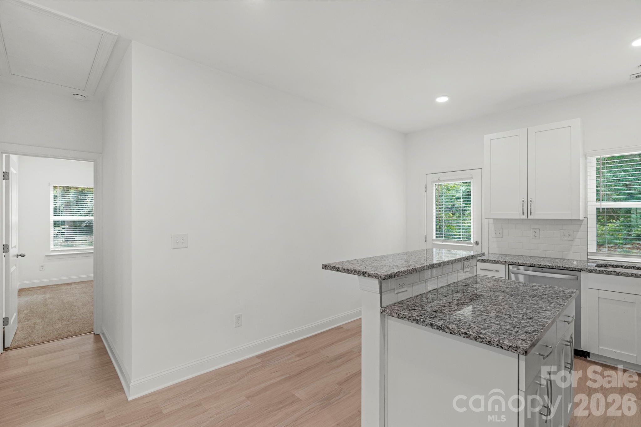 211 Baker Street Property Photo 25