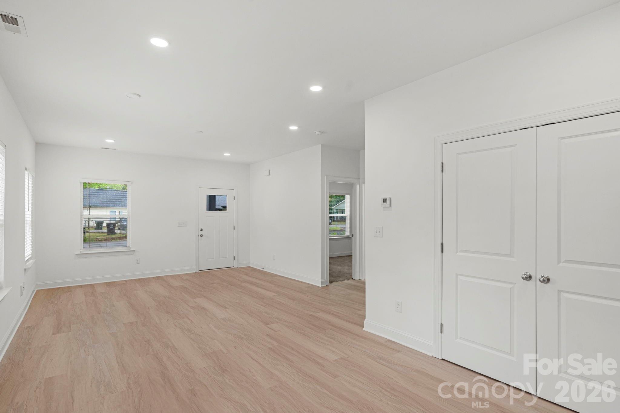 211 Baker Street Property Photo 26