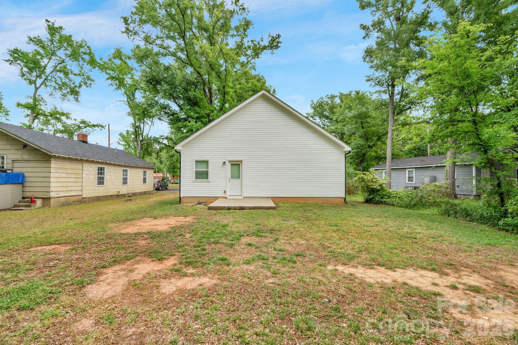 211 Baker Street Property Photo 27