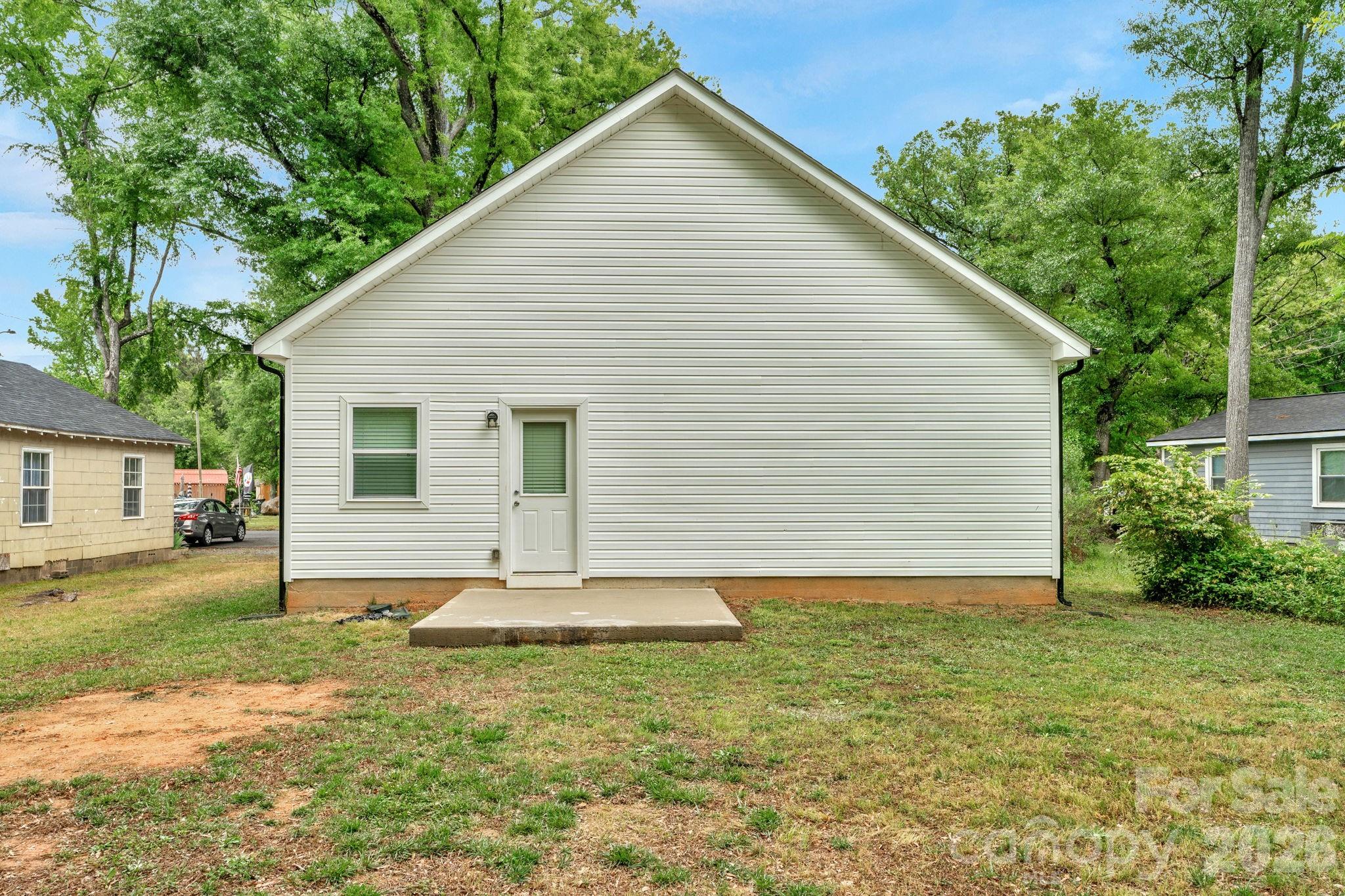 211 Baker Street Property Photo 28