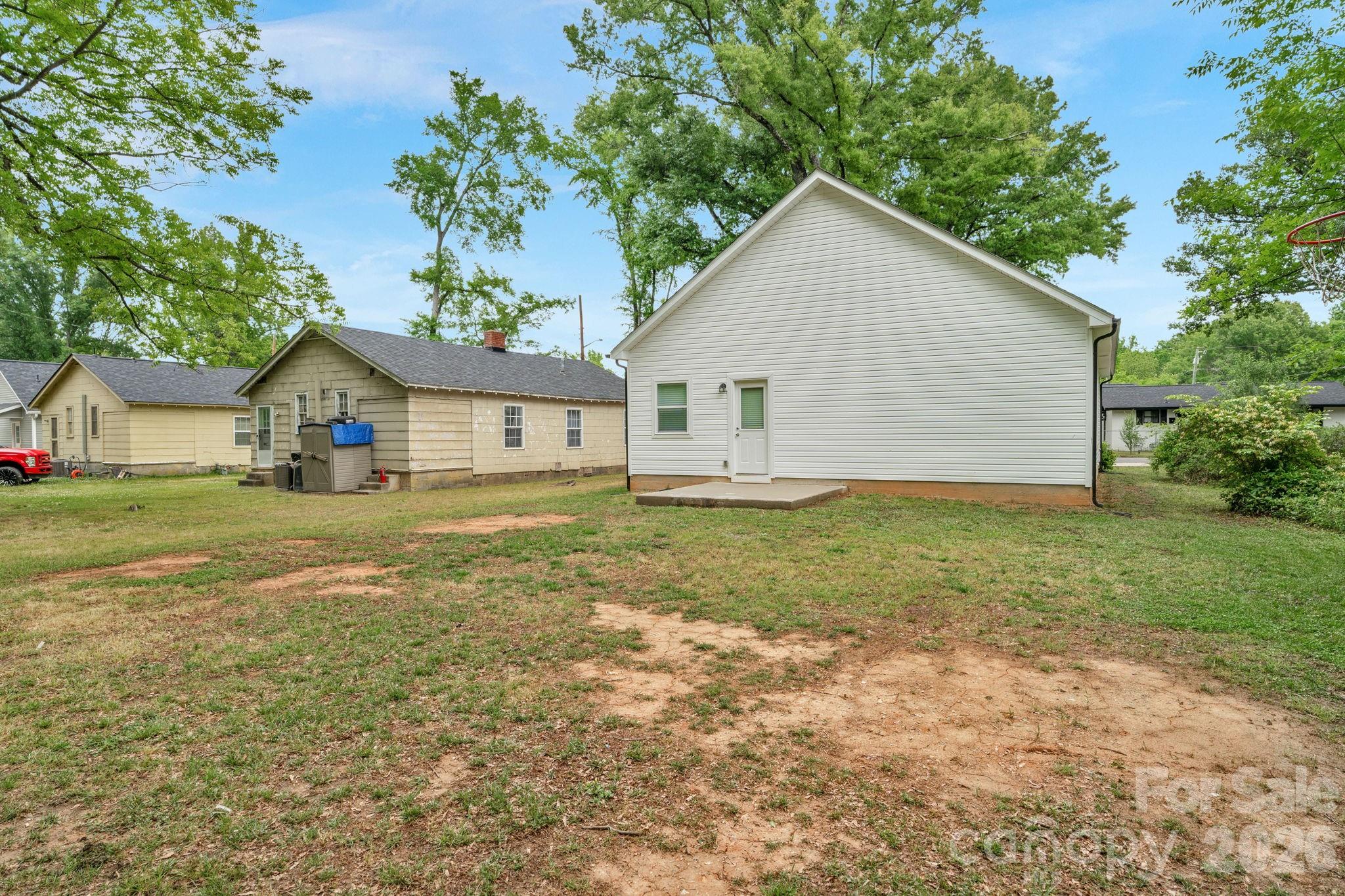 211 Baker Street Property Photo 30