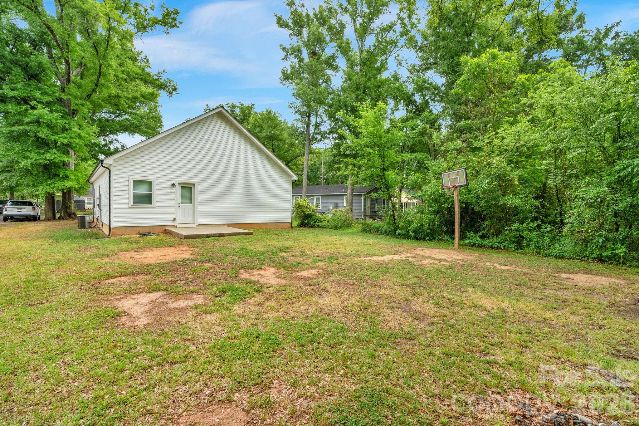 211 Baker Street Property Photo 31