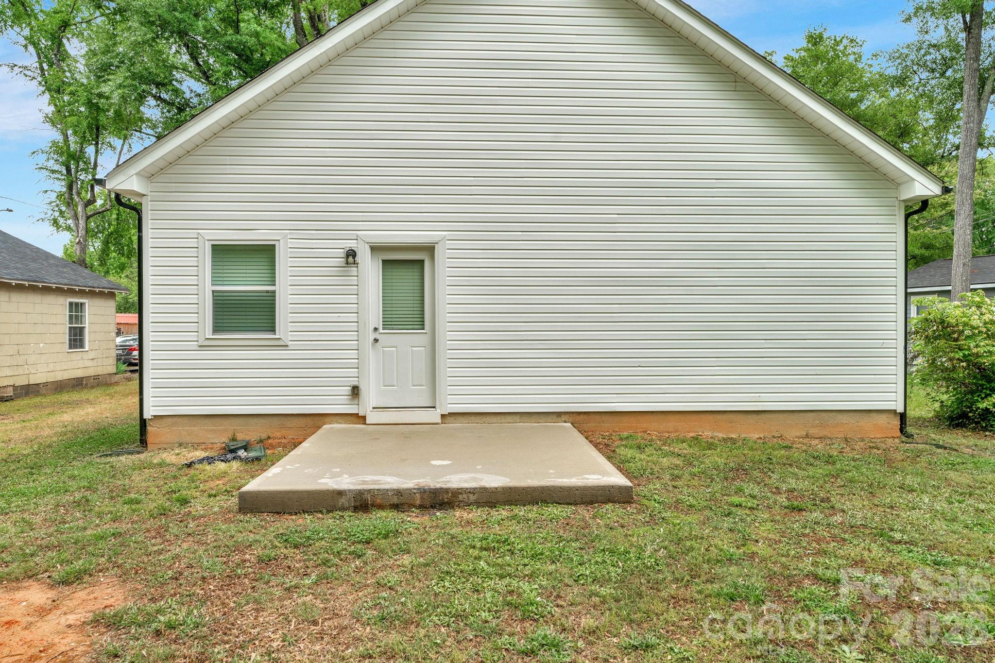 211 Baker Street Property Photo 32
