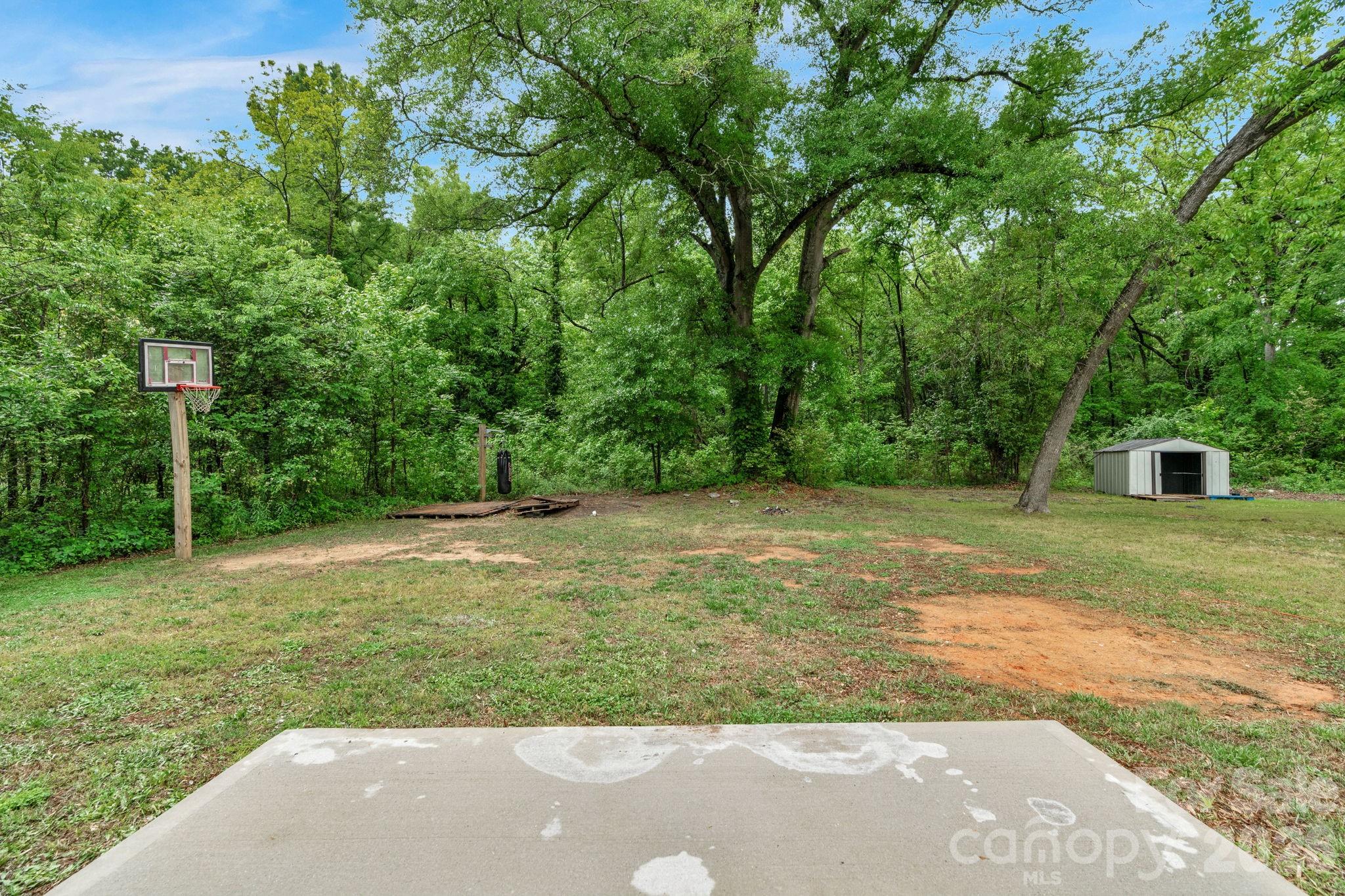 211 Baker Street Property Photo 33