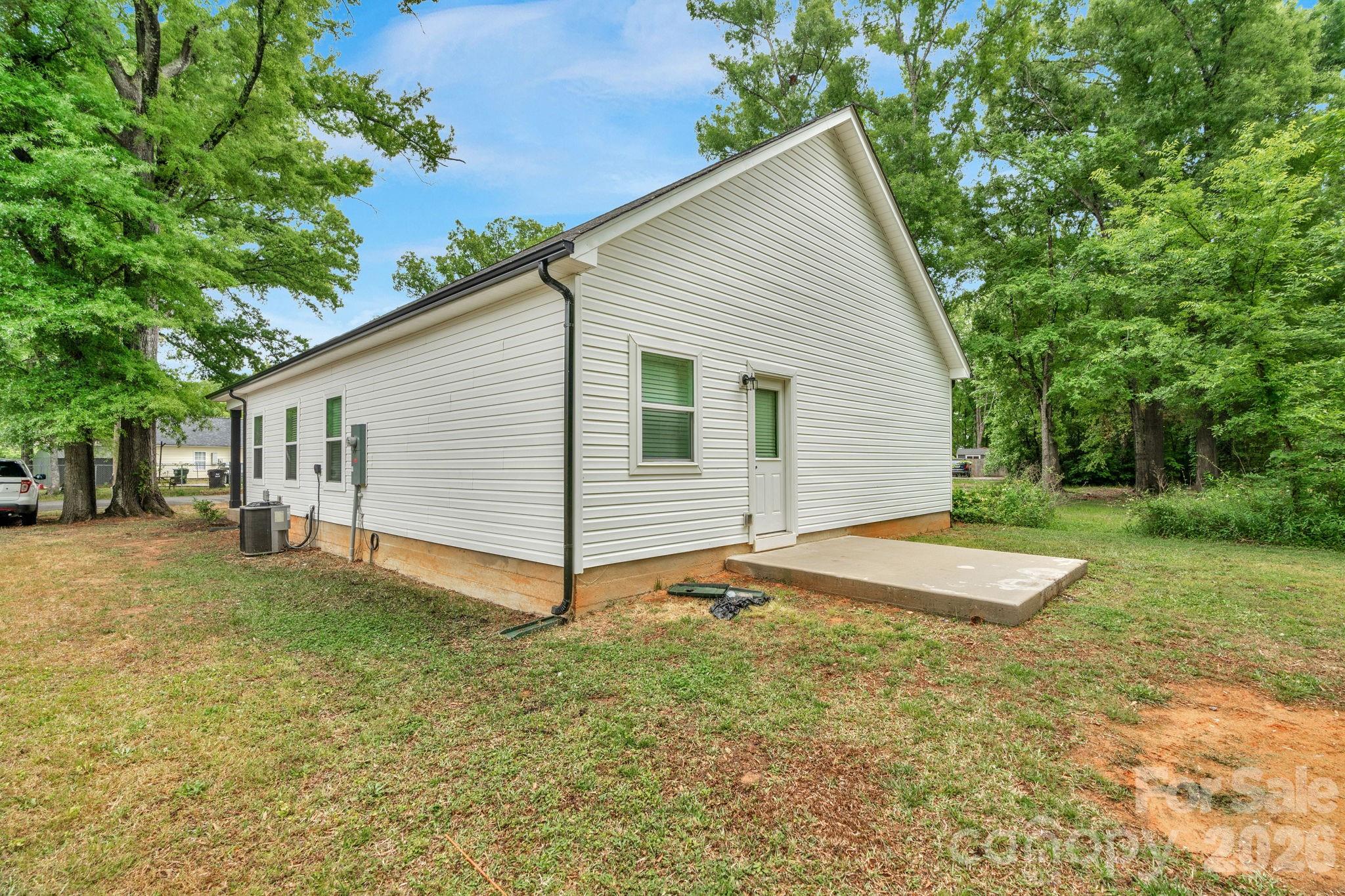 211 Baker Street Property Photo 34