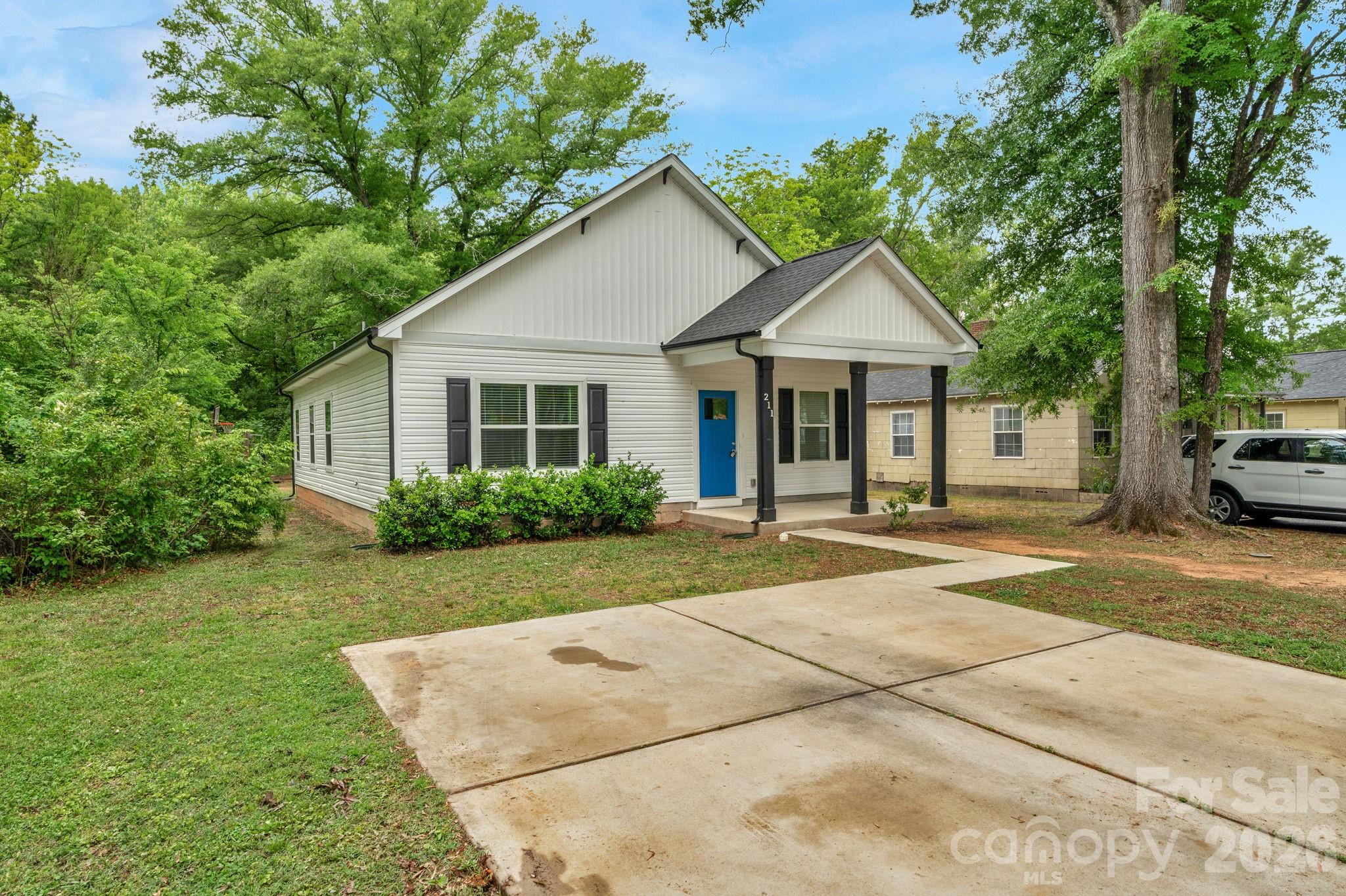 211 Baker Street Property Photo 35