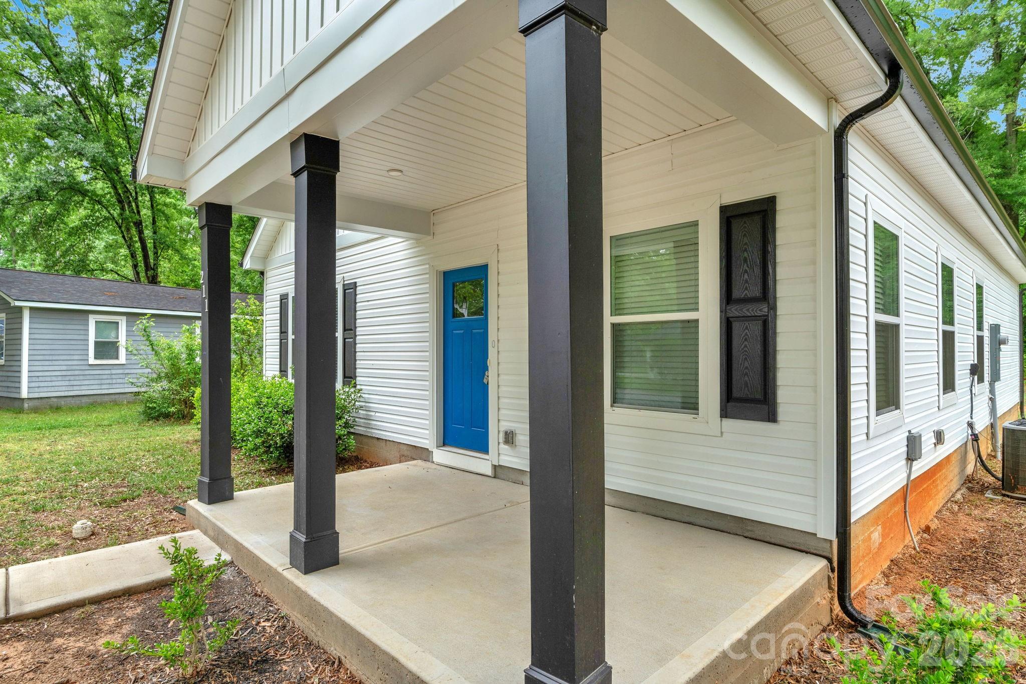 211 Baker Street Property Photo 37