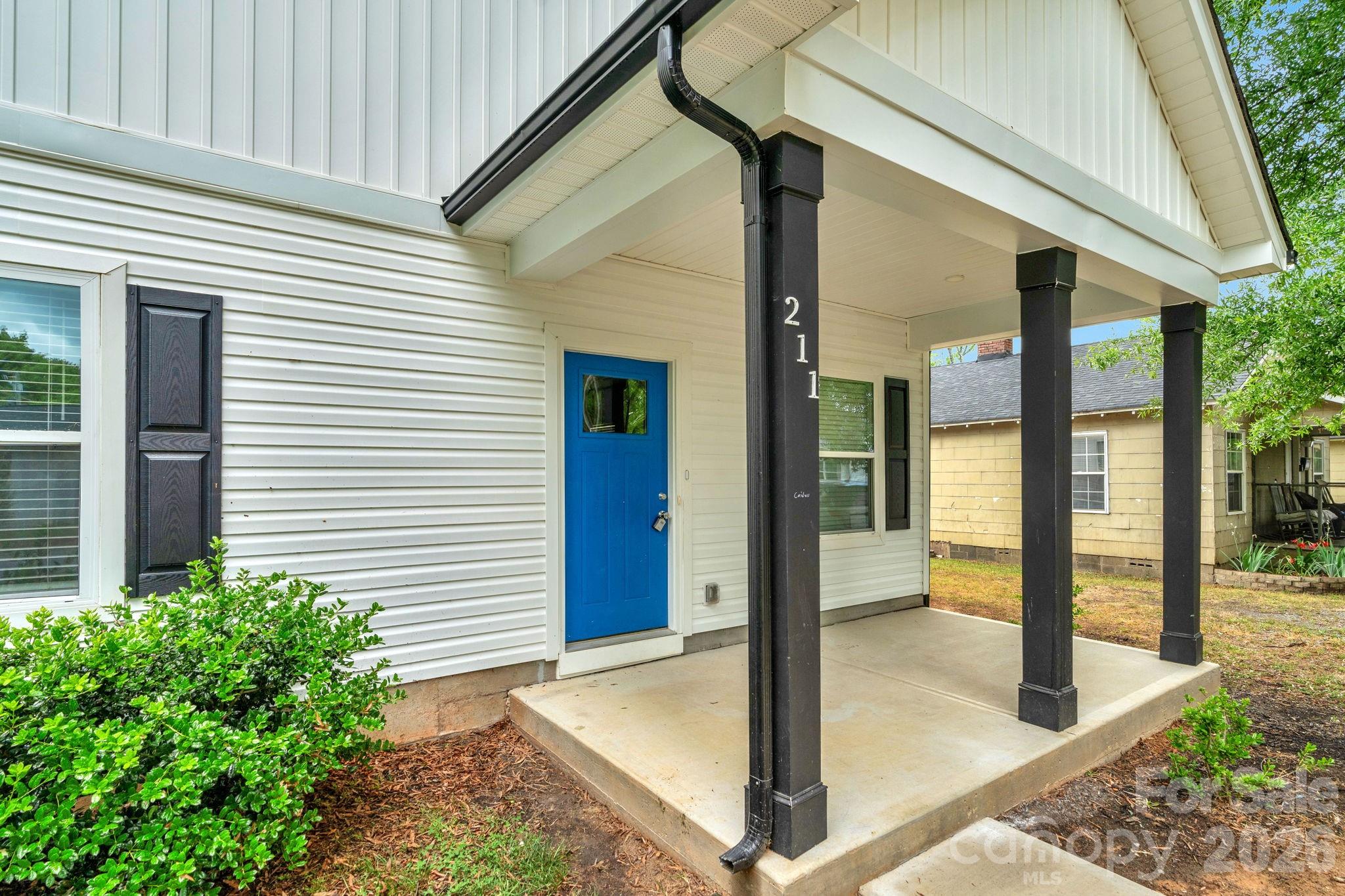 211 Baker Street Property Photo 38