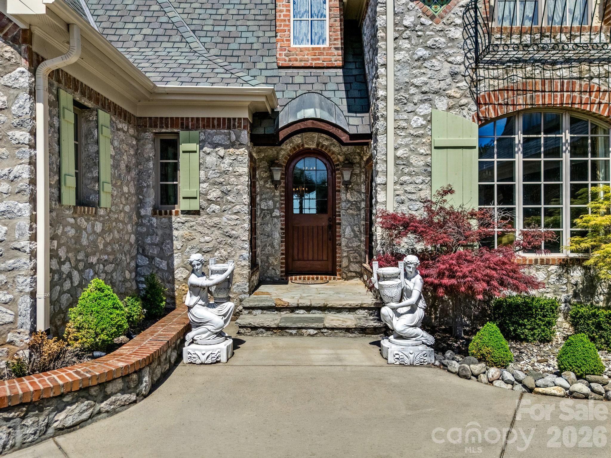 331 Ivy Arbor Circle Property Photo 4