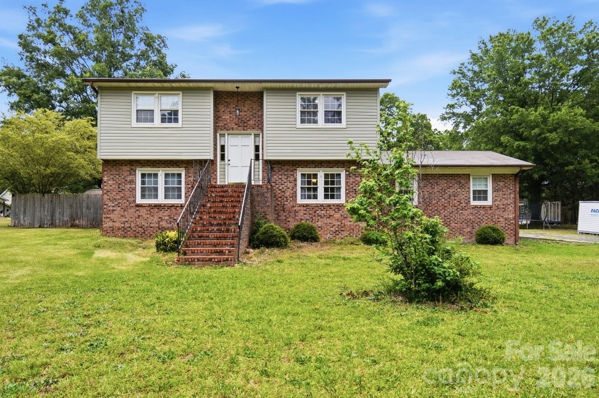 908 Forest Drive Property Photo 1