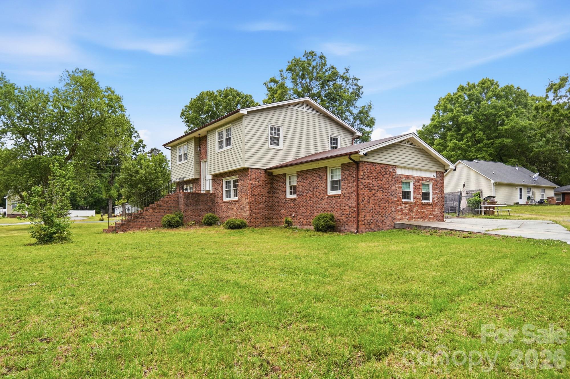 908 Forest Drive Property Photo 3