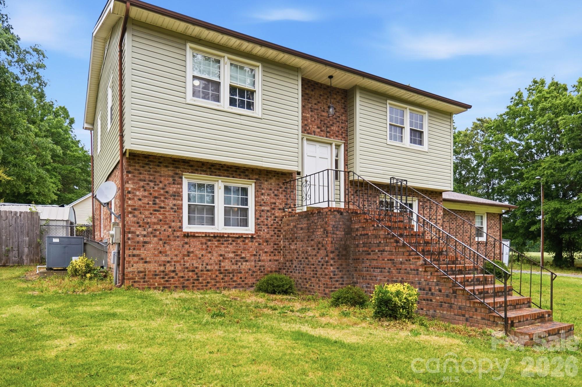 908 Forest Drive Property Photo 4