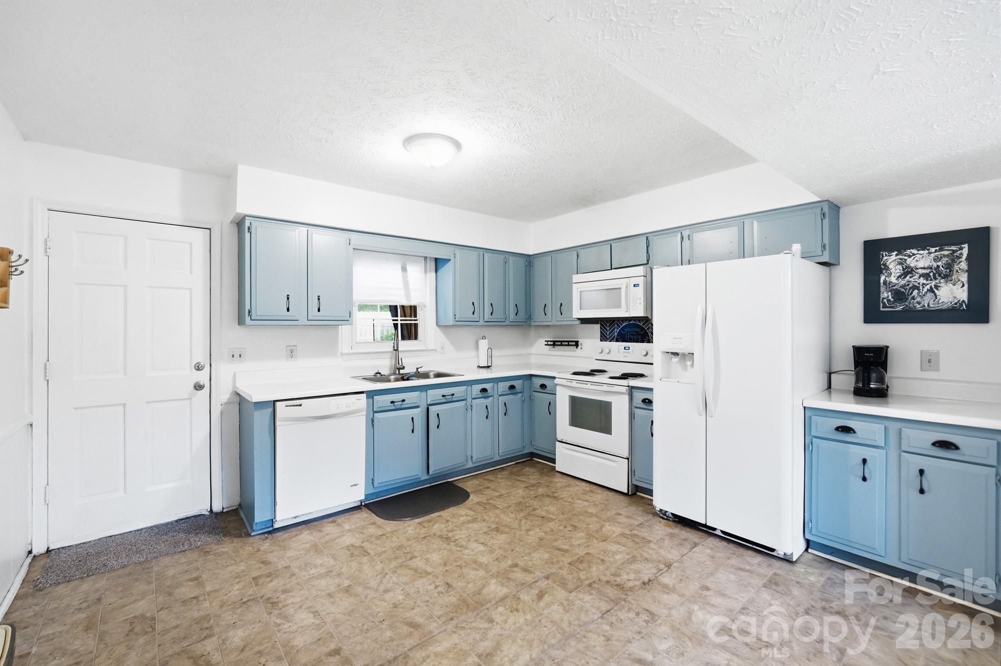 908 Forest Drive Property Photo 15