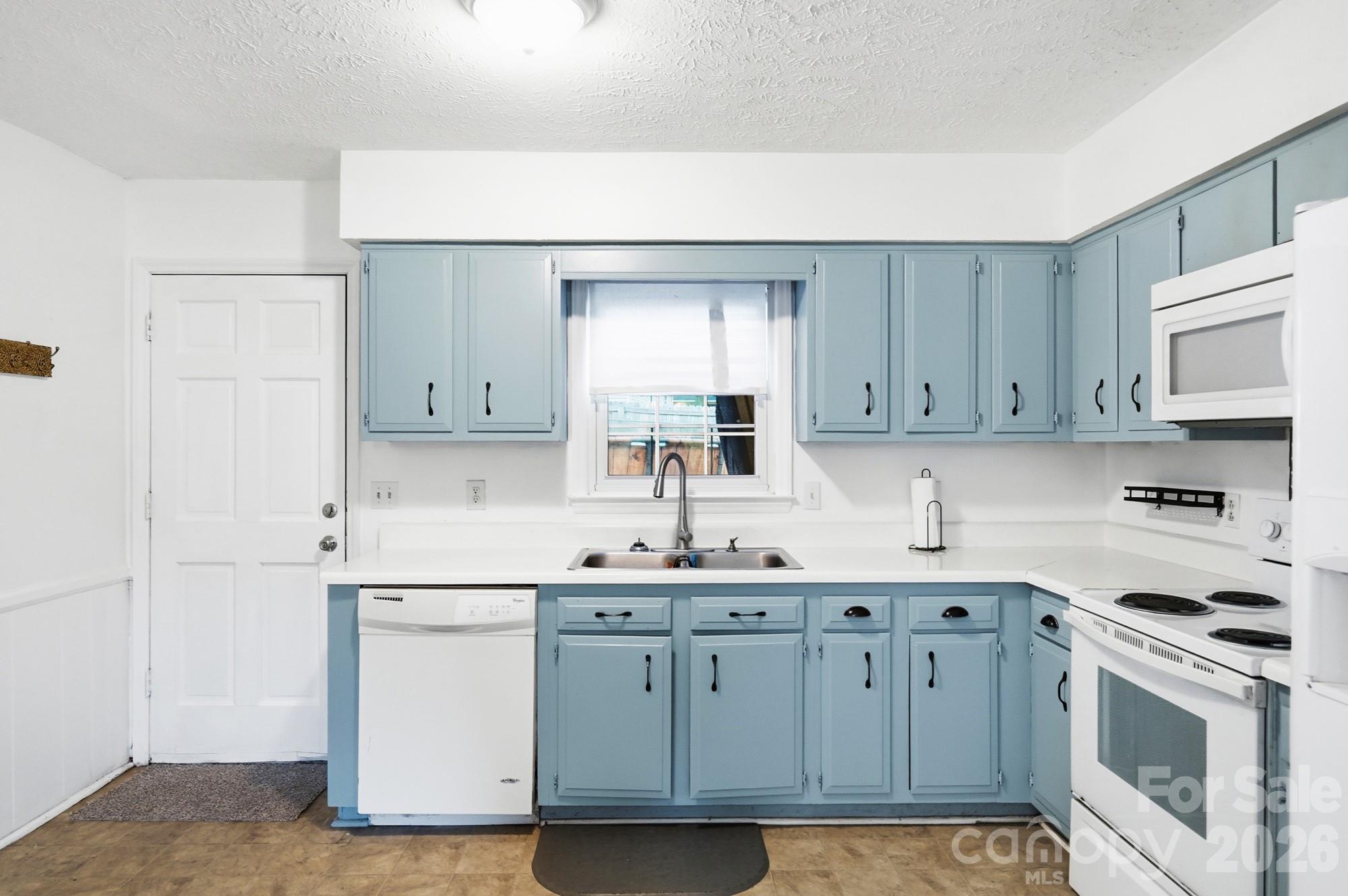 908 Forest Drive Property Photo 16
