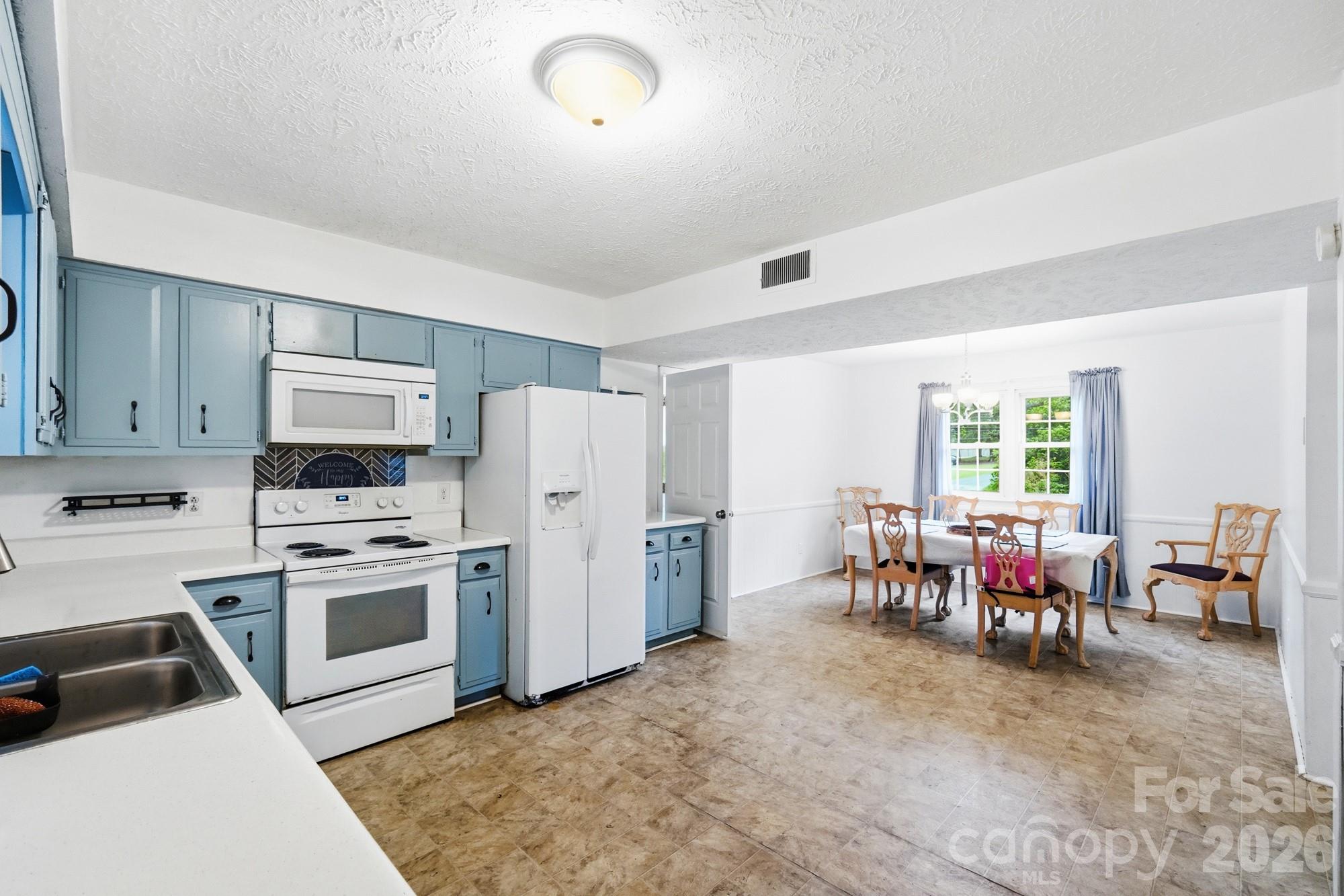 908 Forest Drive Property Photo 18