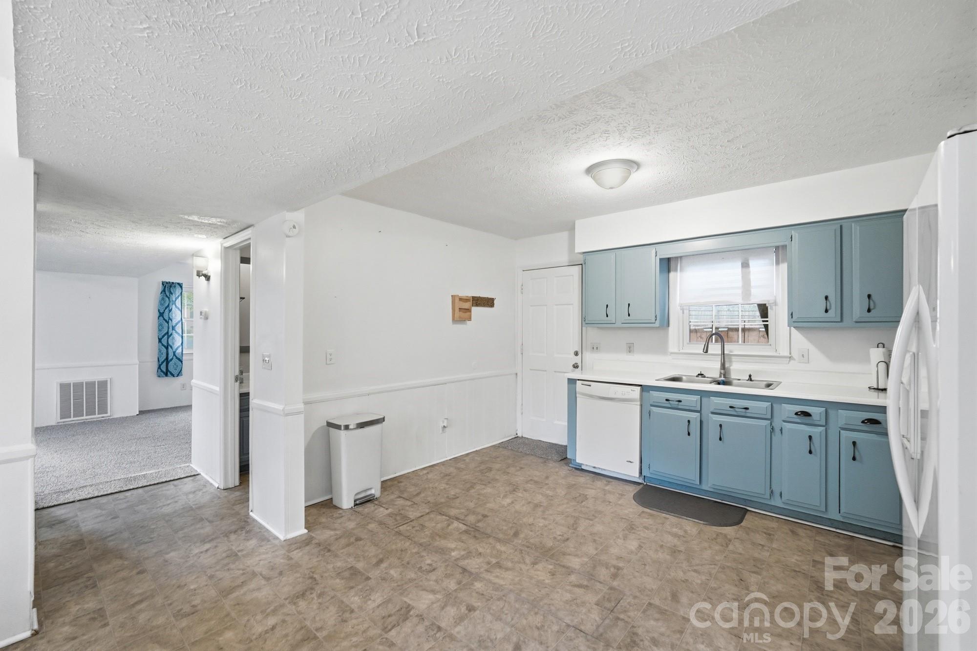 908 Forest Drive Property Photo 19