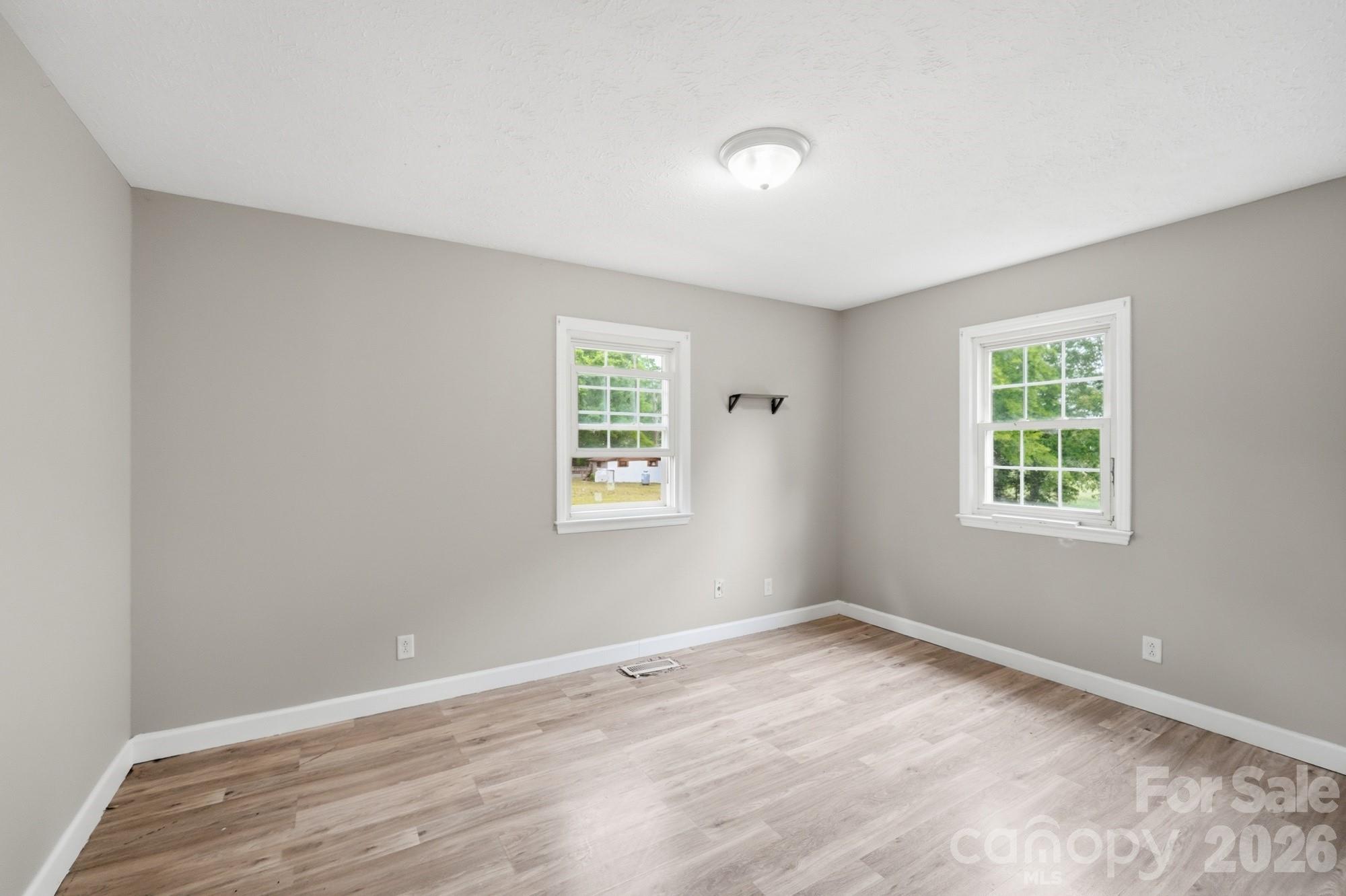 908 Forest Drive Property Photo 30