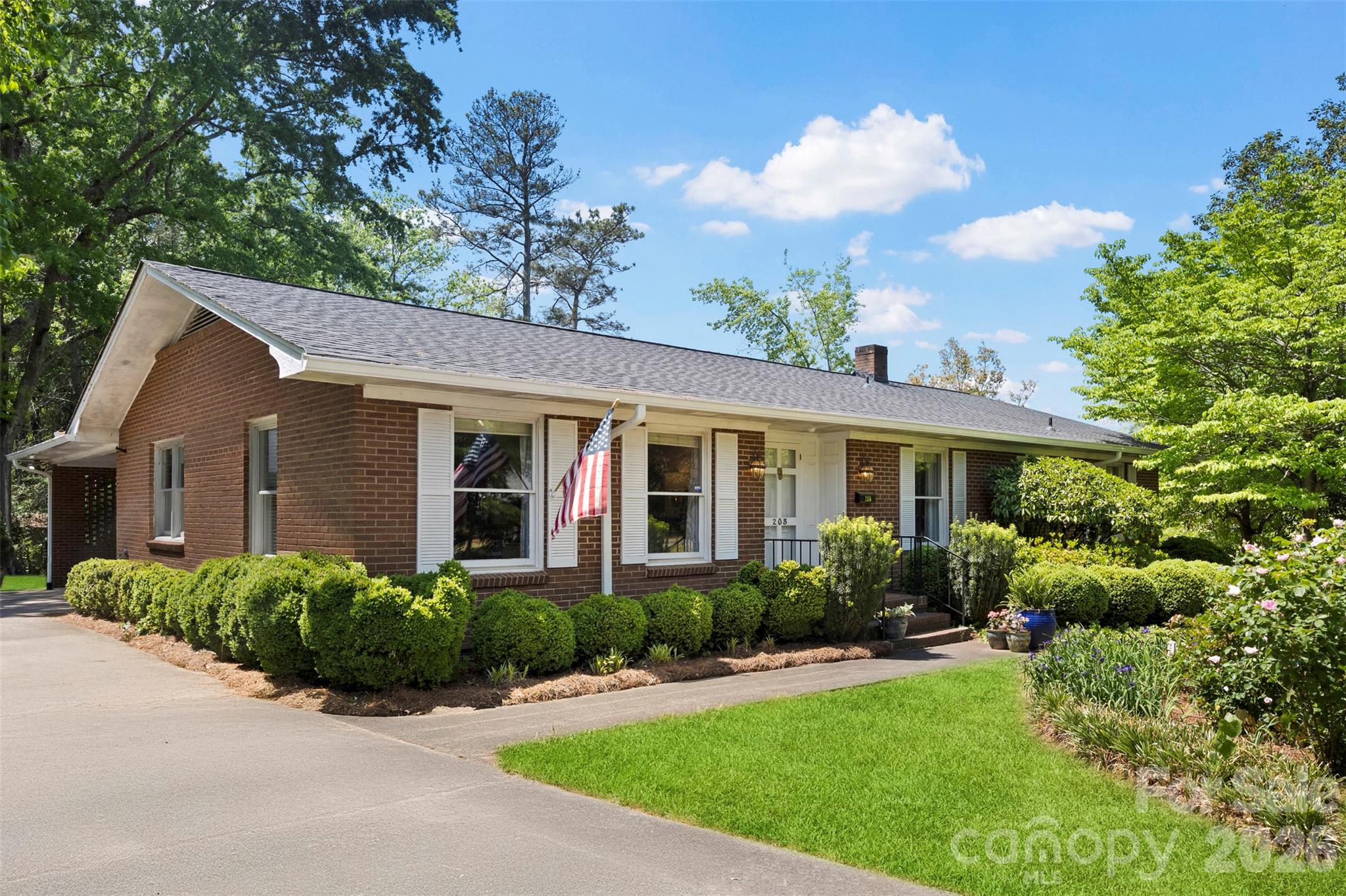 208 S Dixie Street Property Photo 1
