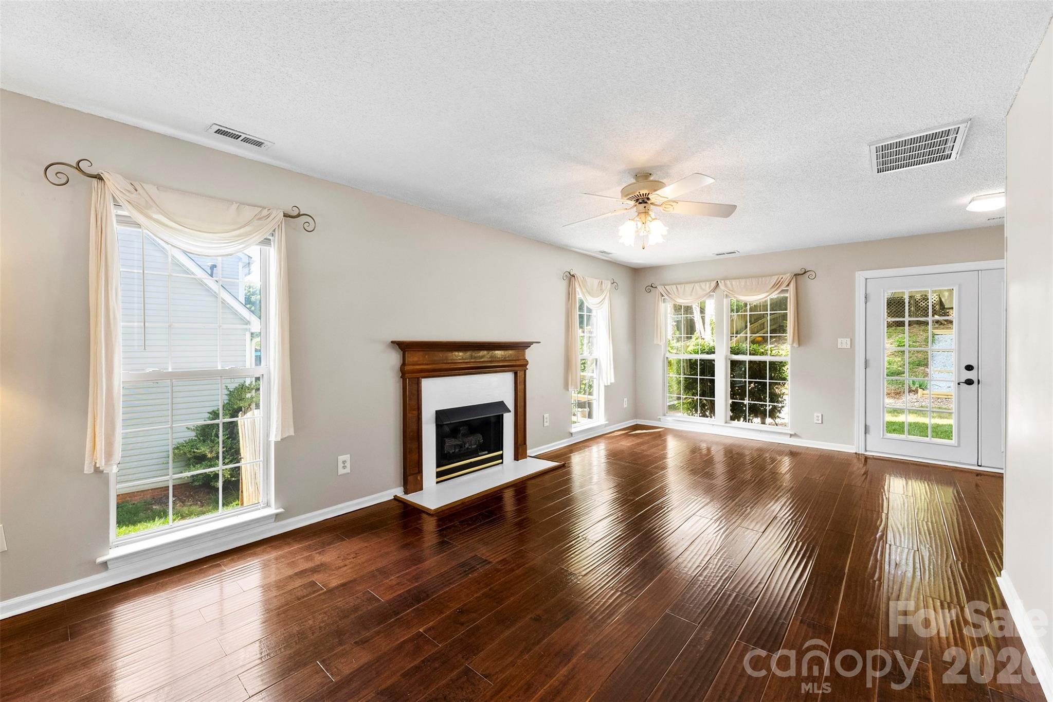 15027 Ashlight Drive Property Photo 6